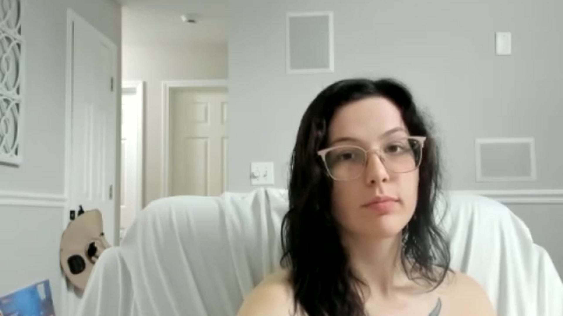 Gallery image thumbnail from luvbugv's myfreecams stream on, 08/08/2025, 17:01 image 14 of 20