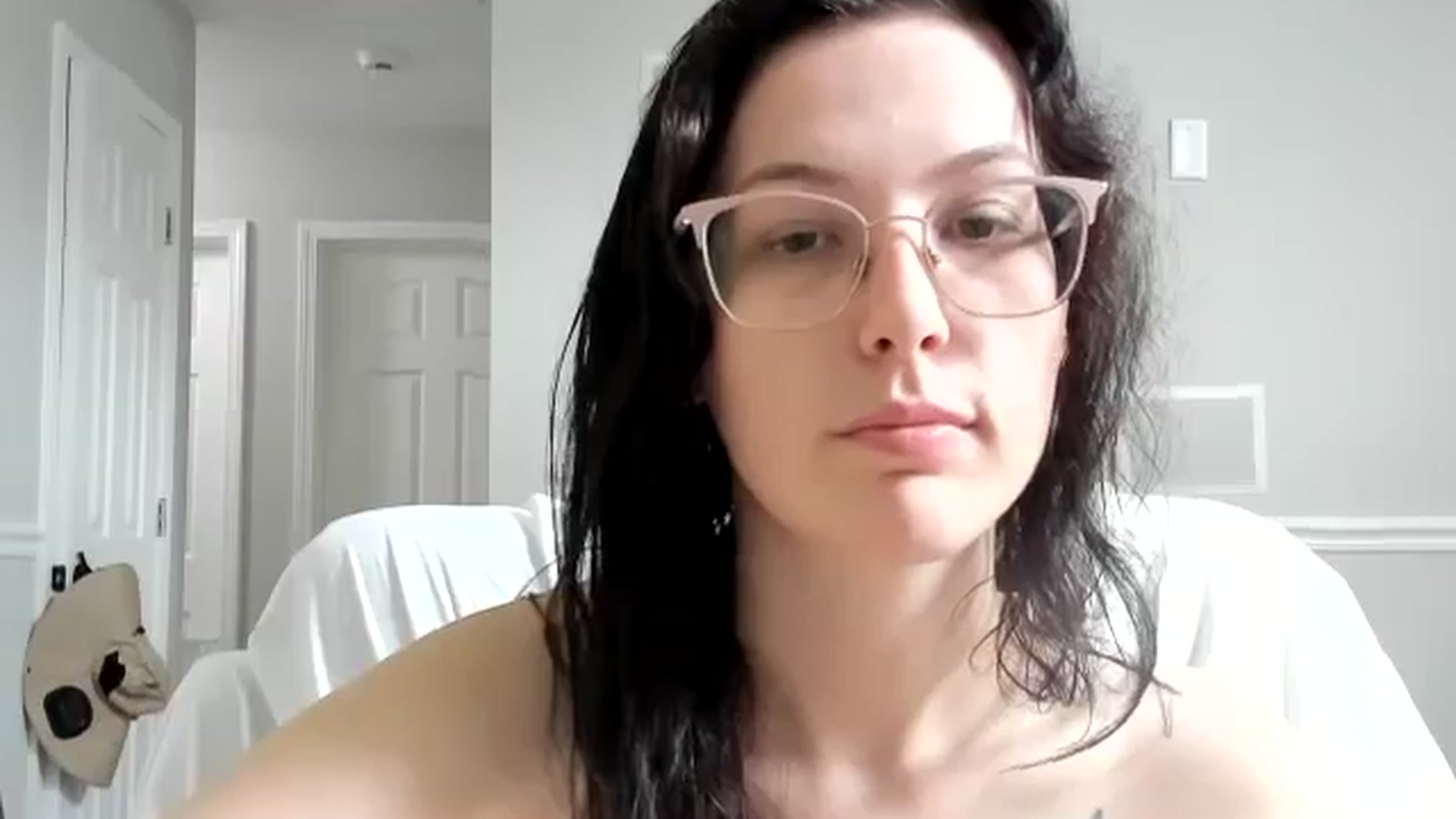 Gallery image thumbnail from luvbugv's myfreecams stream on, 08/08/2025, 17:01 image 5 of 20