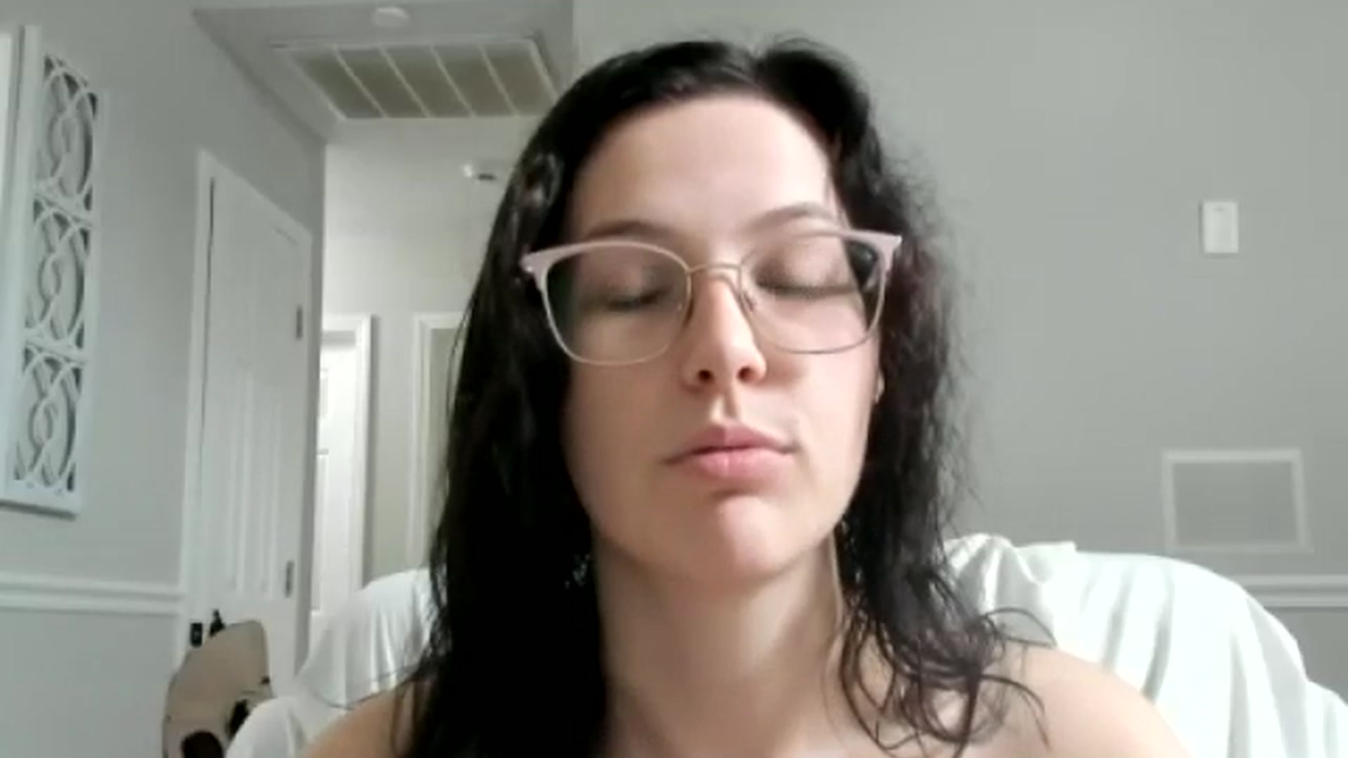 Gallery image thumbnail from luvbugv's myfreecams stream on, 08/08/2025, 17:01 image 11 of 20