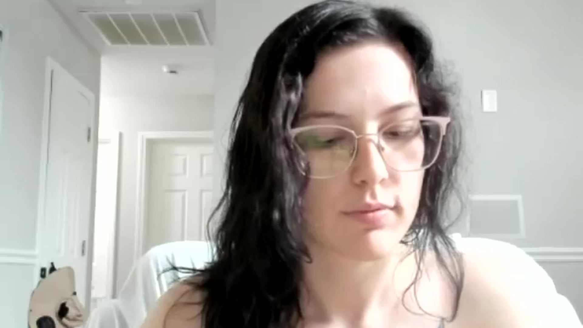 Gallery image thumbnail from luvbugv's myfreecams stream on, 08/08/2025, 17:01 image 16 of 20