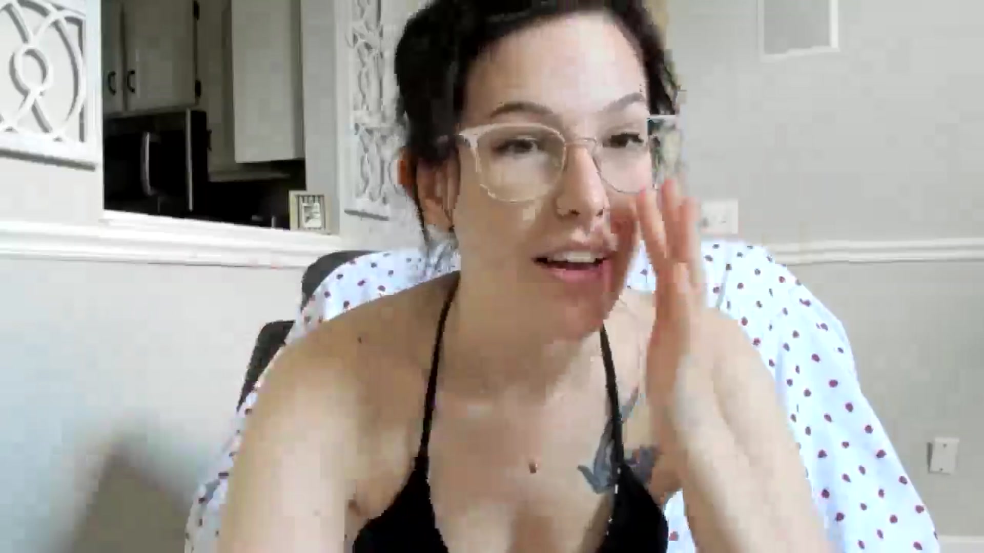 Gallery image thumbnail from luvbugv's myfreecams stream on, 08/19/2025, 17:48 image 10 of 20