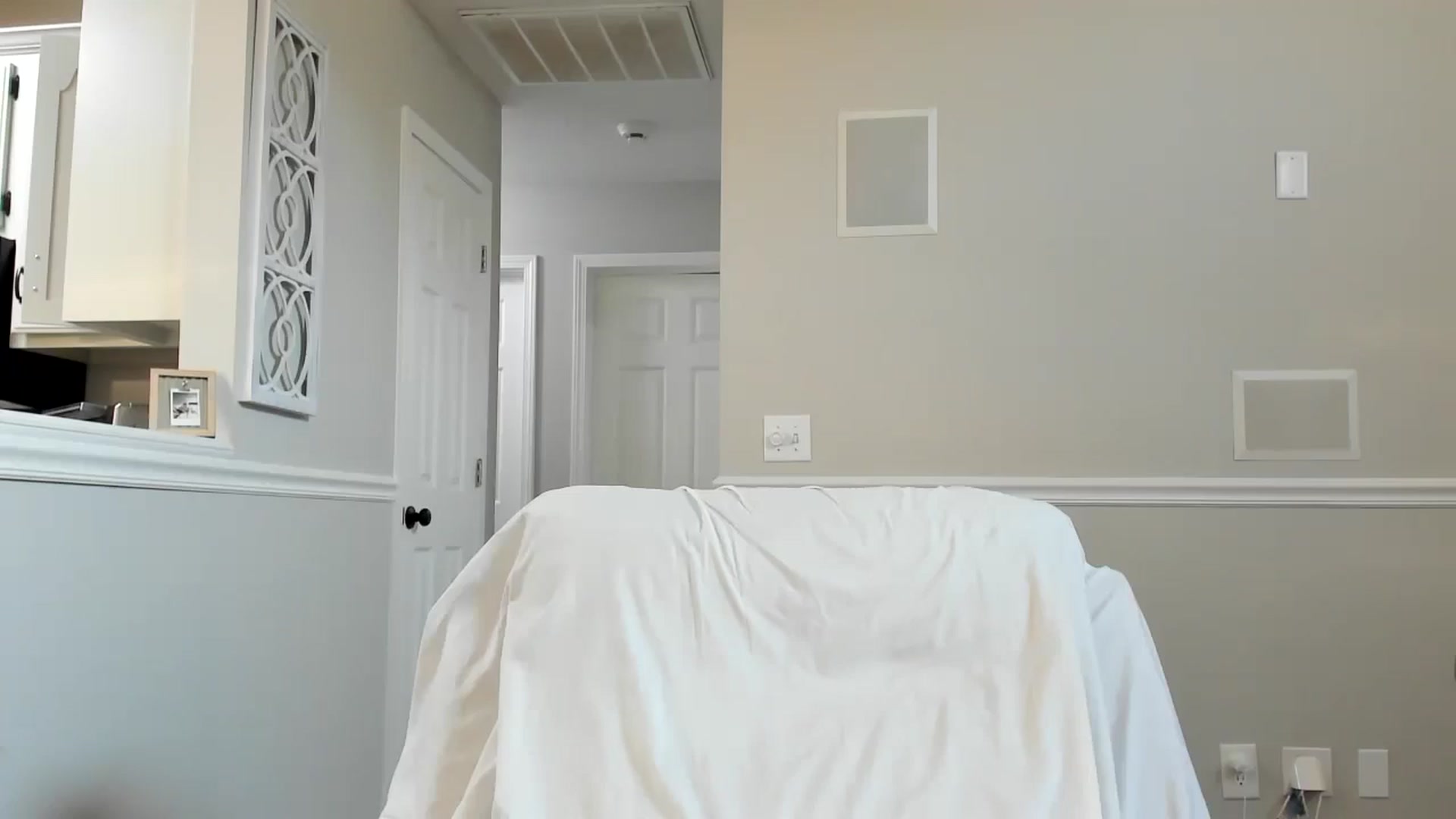 Gallery image thumbnail from luvbugv's myfreecams stream on, 08/21/2025, 12:02 image 10 of 20