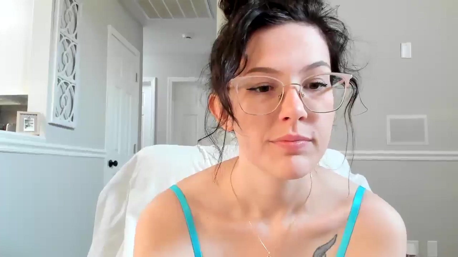 Gallery image thumbnail from luvbugv's myfreecams stream on, 08/21/2025, 12:02 image 16 of 20