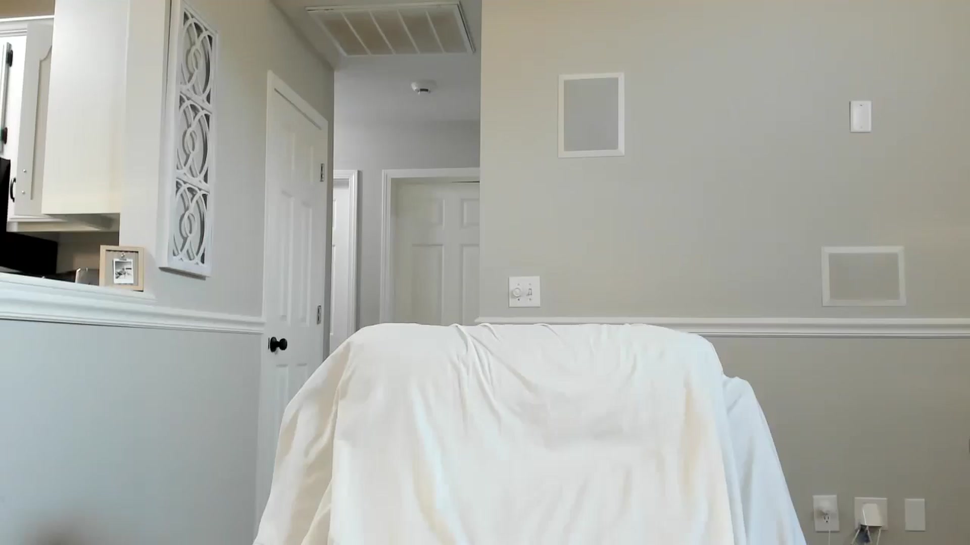Gallery image thumbnail from luvbugv's myfreecams stream on, 08/21/2025, 12:02 image 14 of 20
