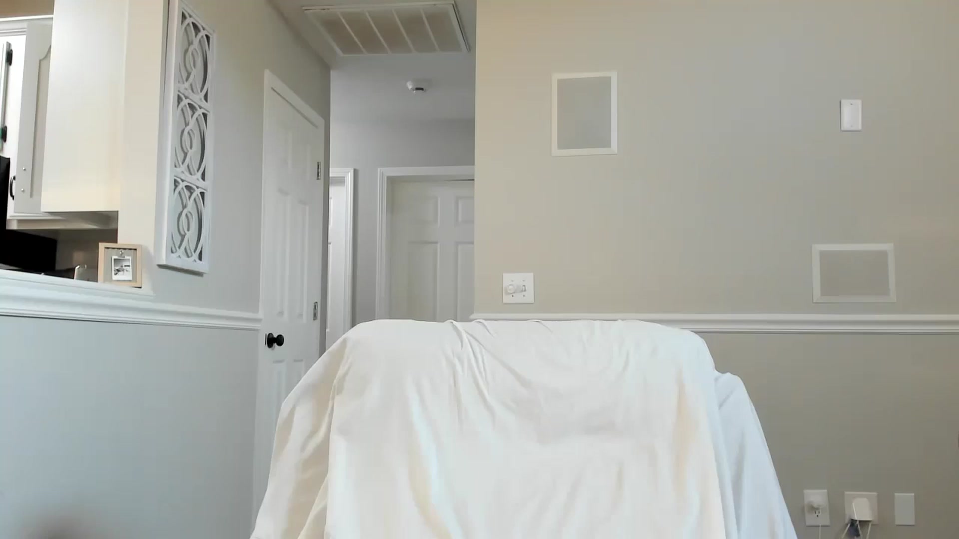 Gallery image thumbnail from luvbugv's myfreecams stream on, 08/21/2025, 12:02 image 12 of 20