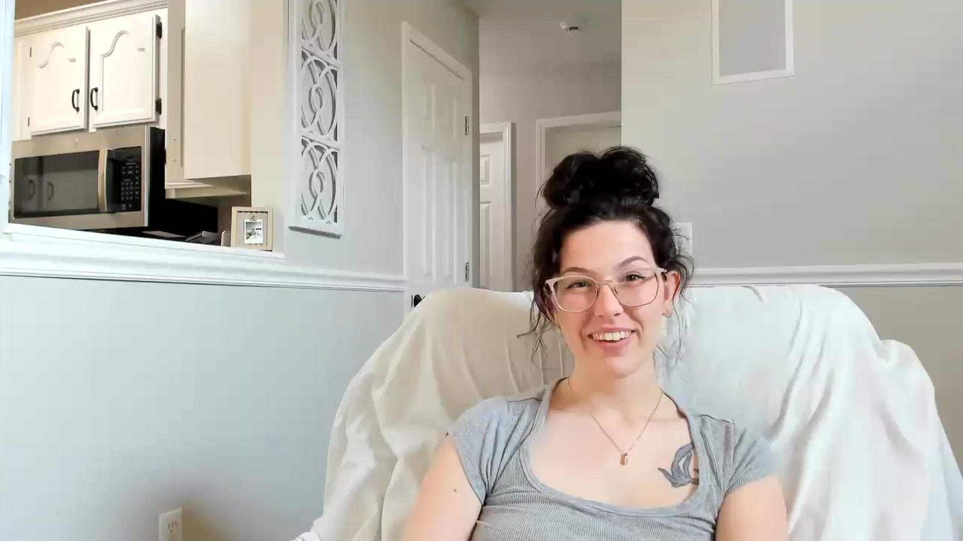 Gallery image thumbnail from luvbugv's myfreecams stream on, 08/21/2025, 12:51 image 14 of 20