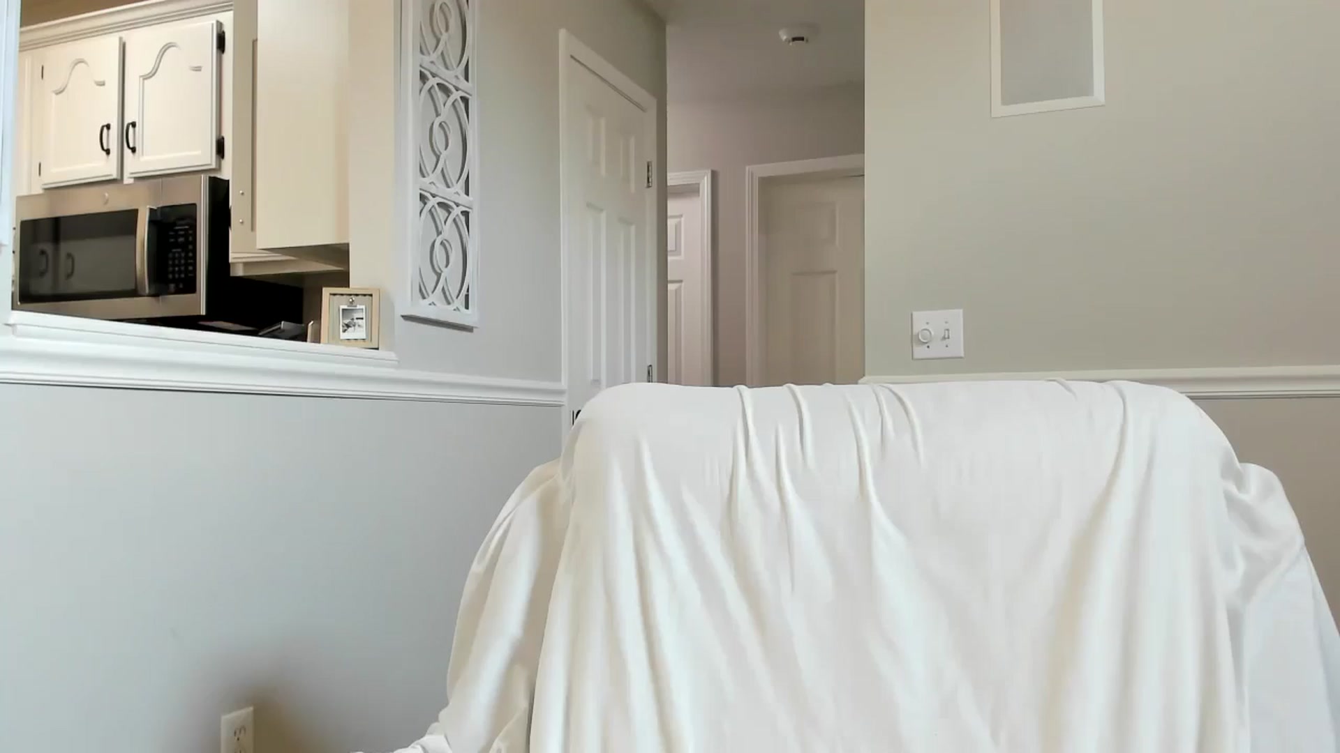 Gallery image thumbnail from luvbugv's myfreecams stream on, 08/21/2025, 12:51 image 12 of 20
