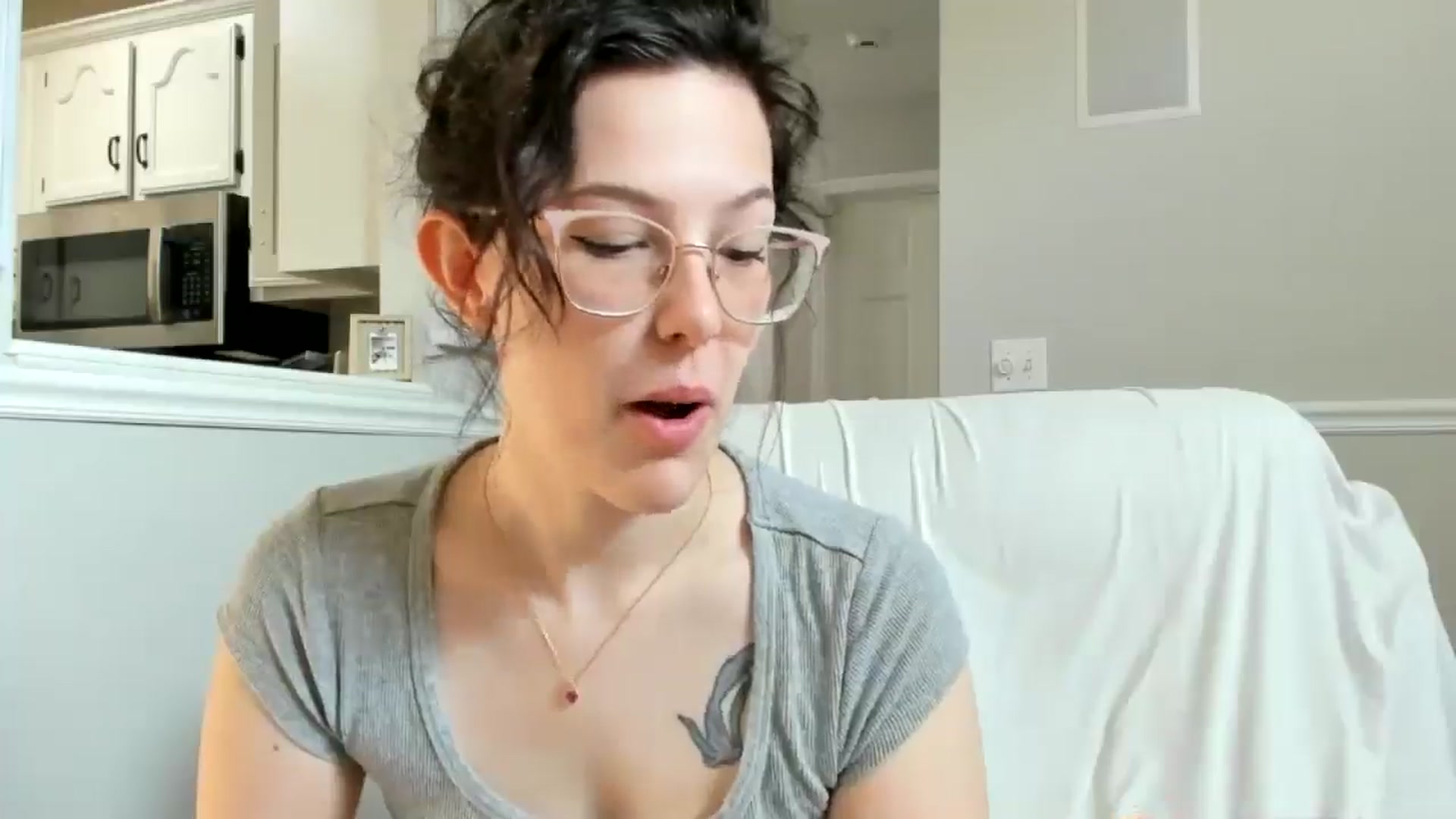 Gallery image thumbnail from luvbugv's myfreecams stream on, 08/21/2025, 12:51 image 15 of 20