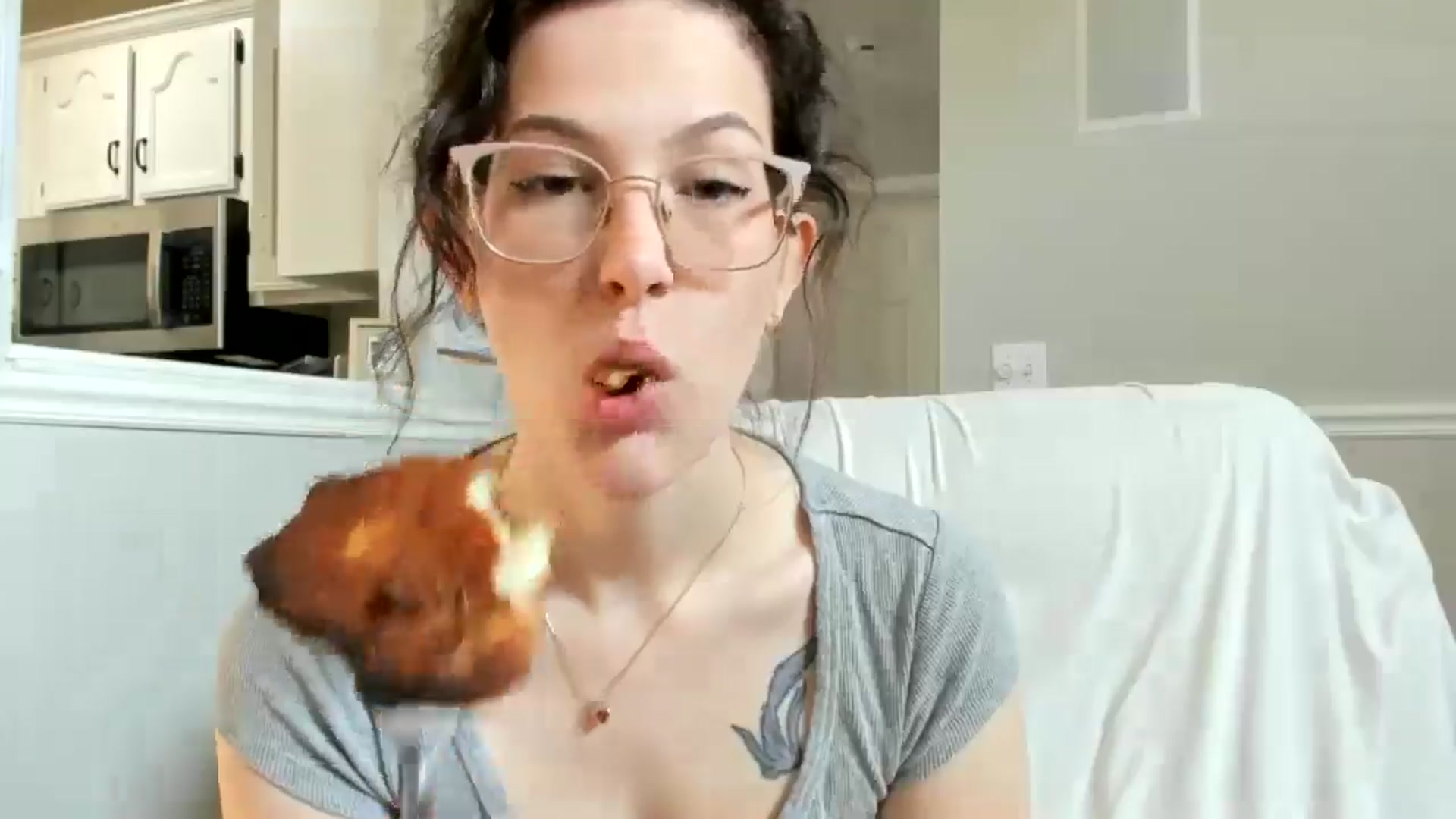 Gallery image thumbnail from luvbugv's myfreecams stream on, 08/21/2025, 12:51 image 18 of 20