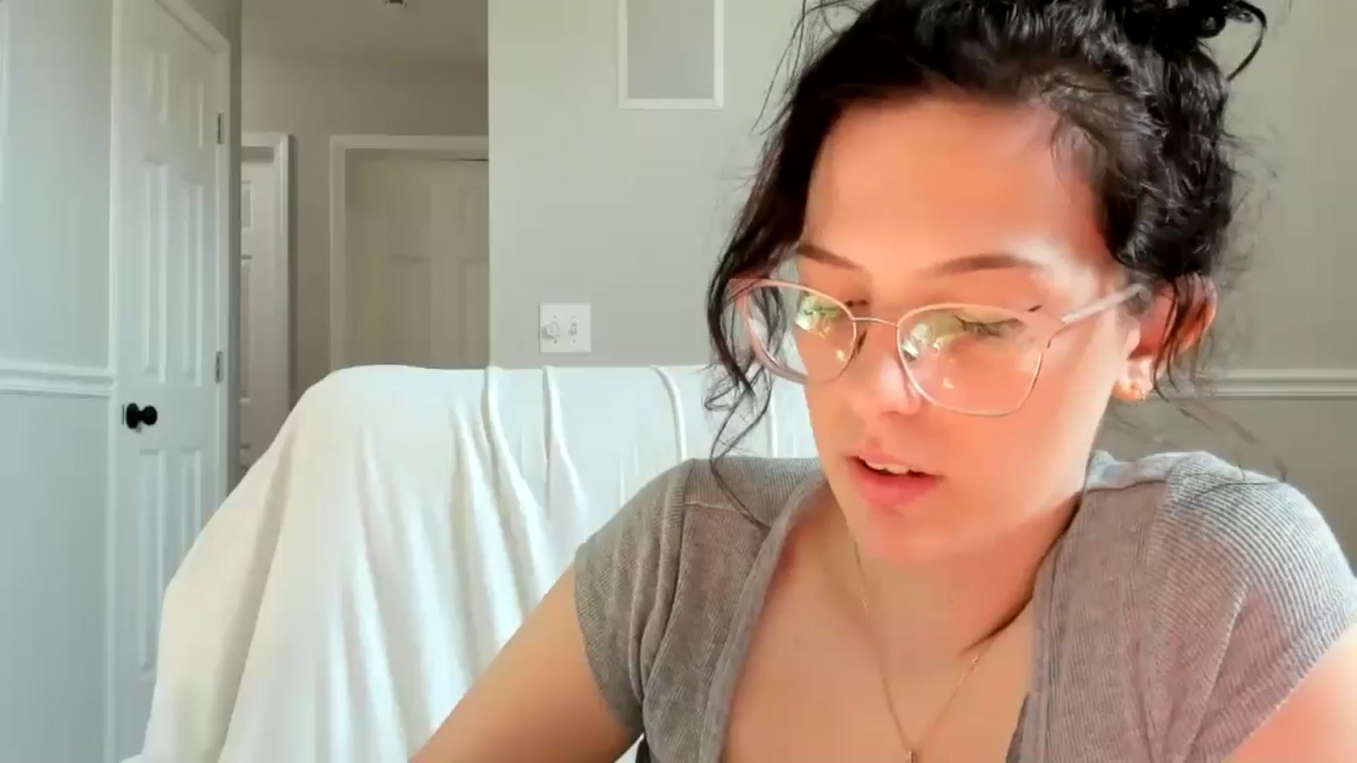 Gallery image thumbnail from luvbugv's myfreecams stream on, 08/21/2025, 13:49 image 7 of 20
