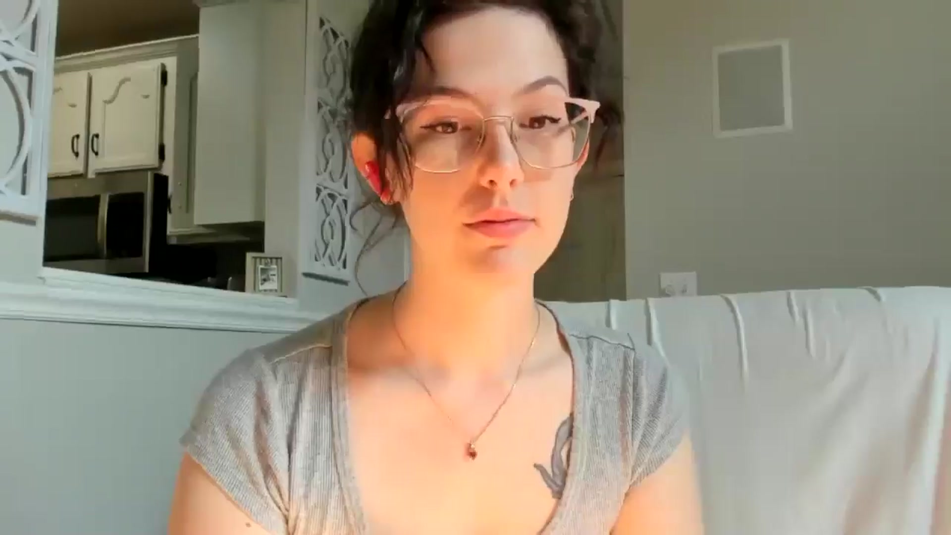 Gallery image thumbnail from luvbugv's myfreecams stream on, 08/21/2025, 13:49 image 11 of 20