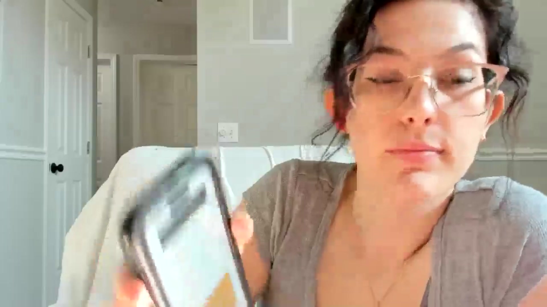 Gallery image thumbnail from luvbugv's myfreecams stream on, 08/21/2025, 13:49 image 5 of 20
