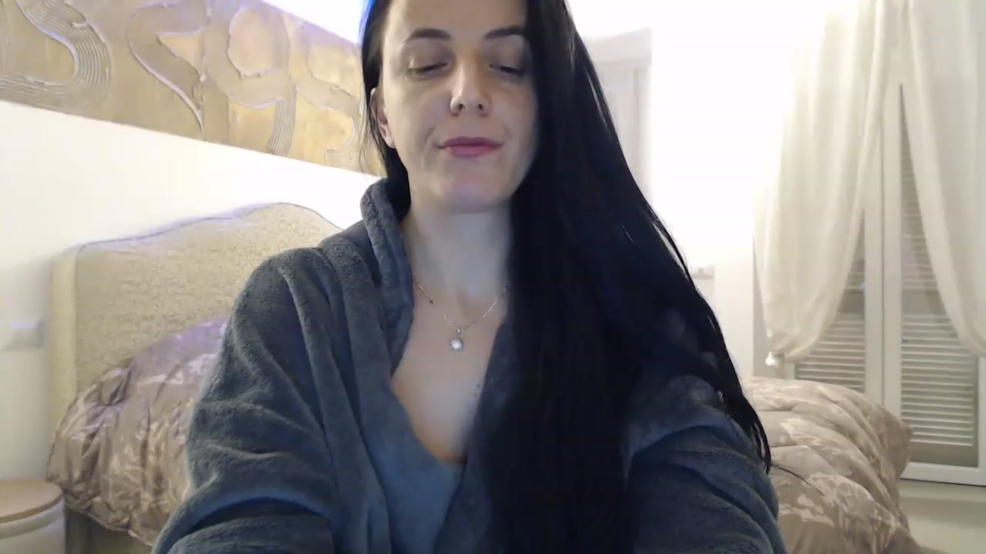 Gallery image thumbnail from lww_lww's myfreecams stream on, 12/18/2022, 15:02 image 12 of 20