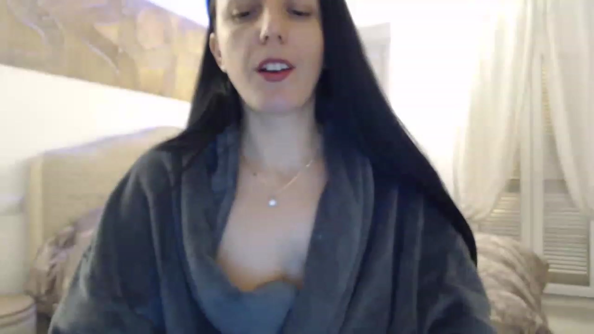 Gallery image thumbnail from lww_lww's myfreecams stream on, 12/18/2022, 15:02 image 6 of 20