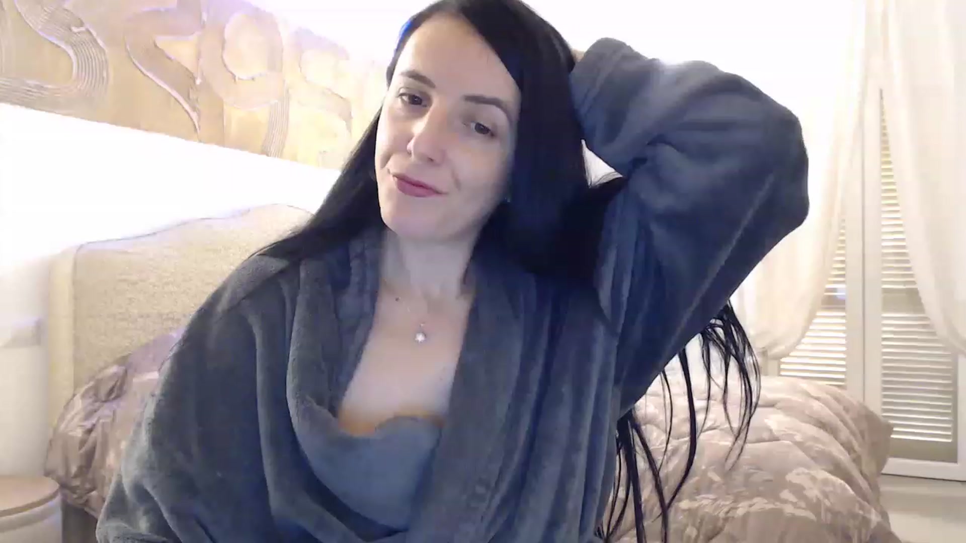 Gallery image thumbnail from lww_lww's myfreecams stream on, 12/18/2022, 15:02 image 5 of 20