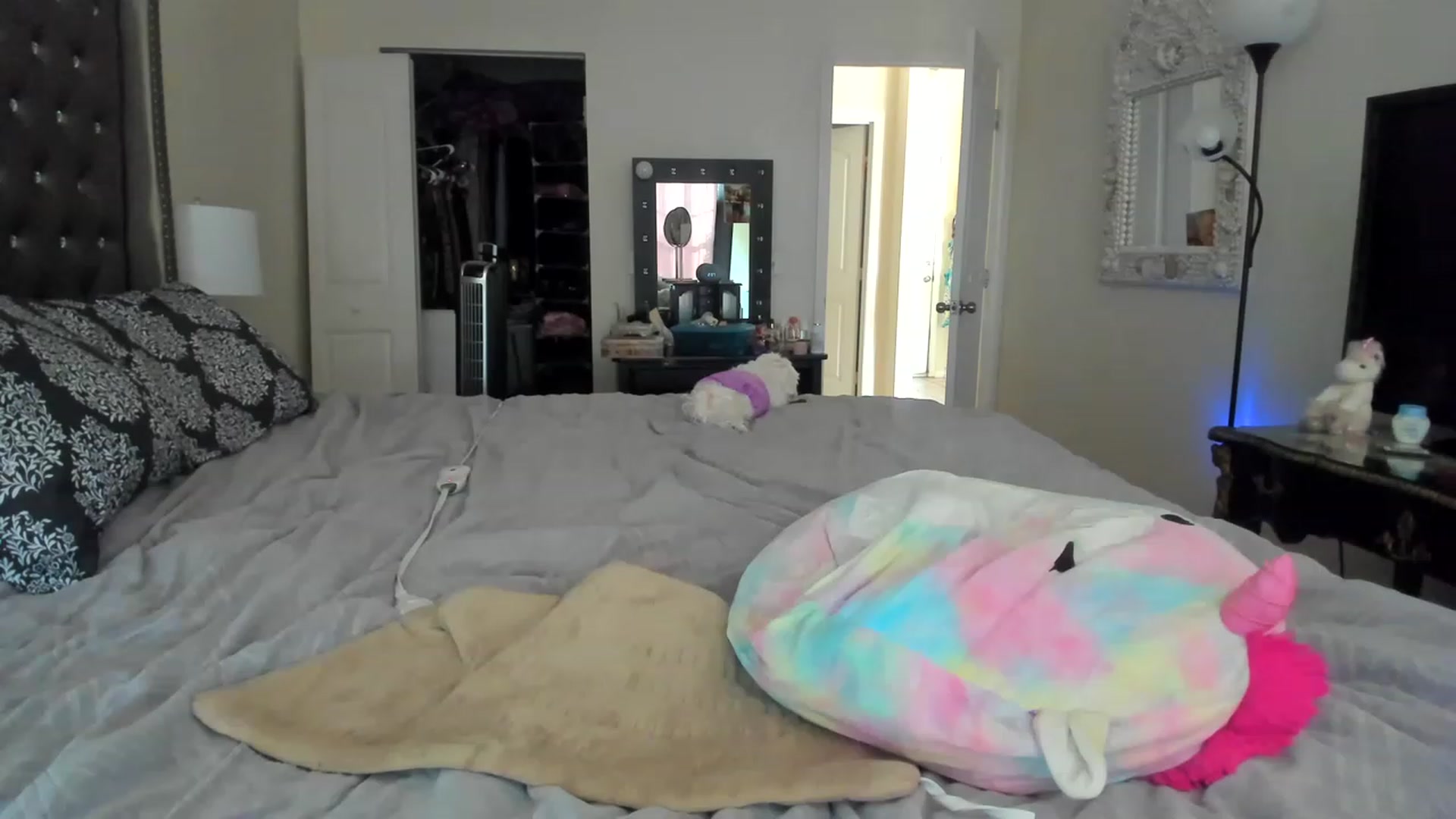 Gallery image thumbnail from lyllla's myfreecams stream on, 11/26/2022, 19:51 image 14 of 20