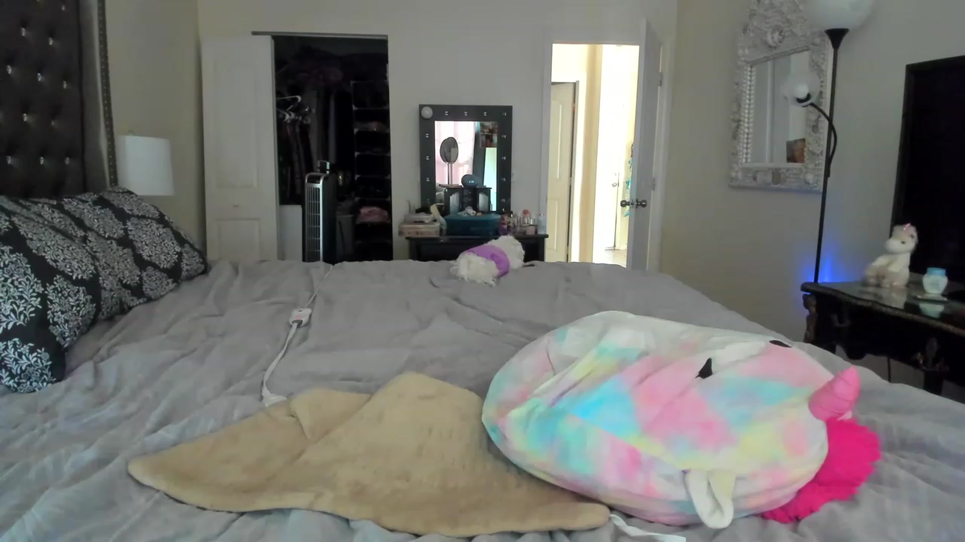 Gallery image thumbnail from lyllla's myfreecams stream on, 11/26/2022, 19:51 image 15 of 20