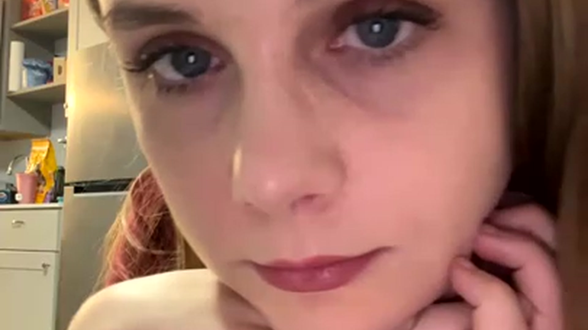 Gallery image thumbnail from lynnbaby2022's myfreecams stream on, 12/20/2022, 01:40 image 16 of 20