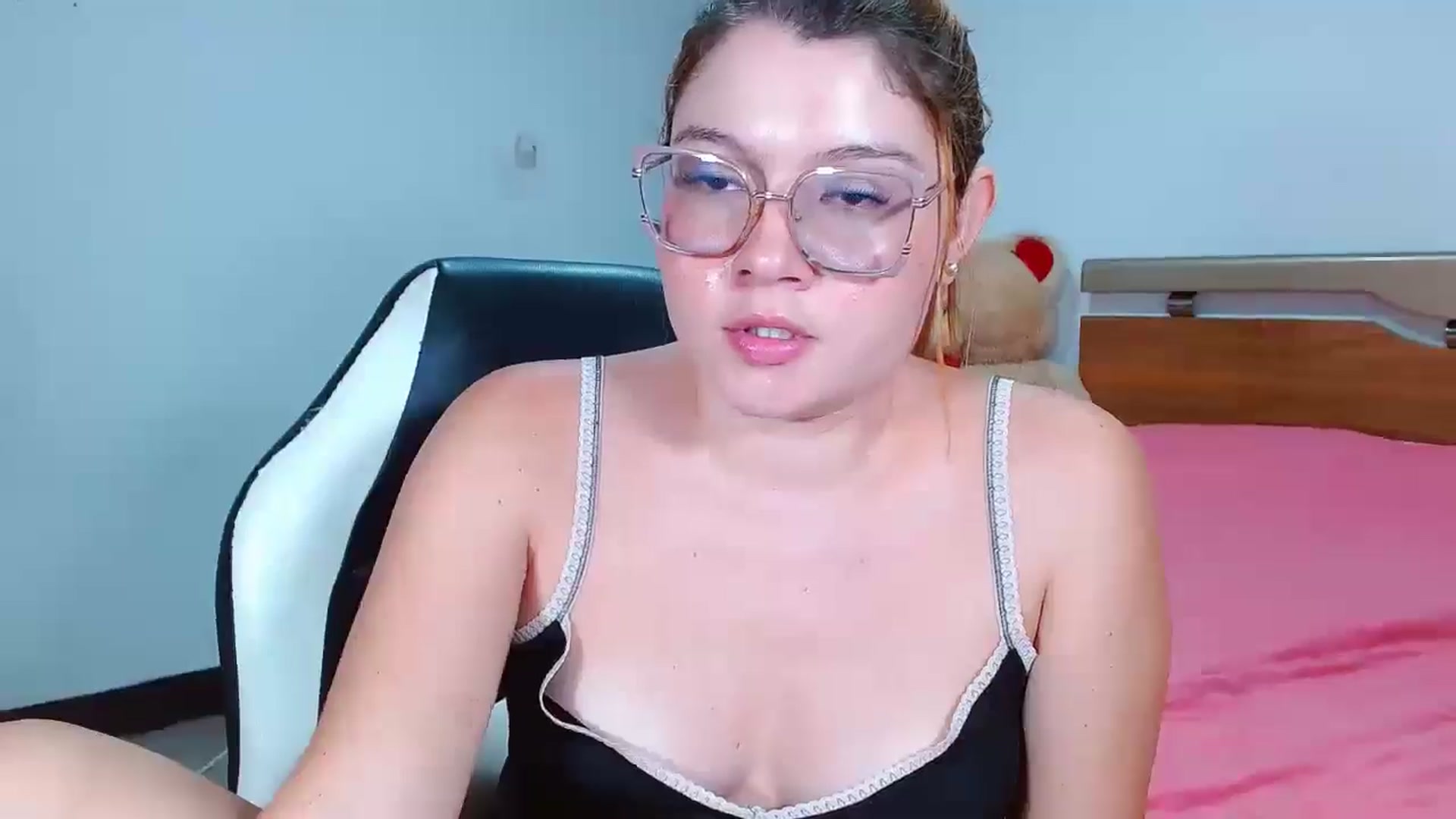 Gallery image thumbnail from maddy18_'s myfreecams stream on, 02/25/2025, 09:44 image 20 of 20