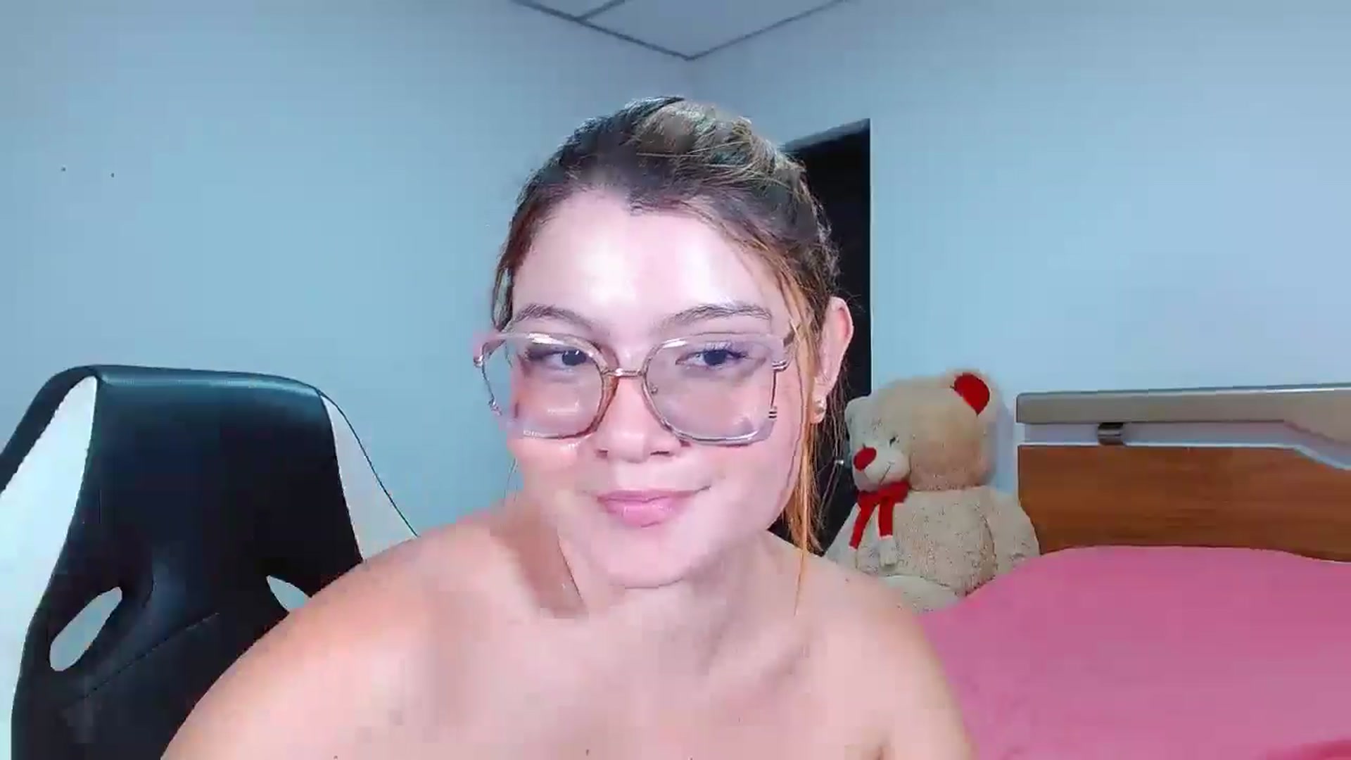 Gallery image thumbnail from maddy18_'s myfreecams stream on, 02/25/2025, 10:27 image 12 of 20