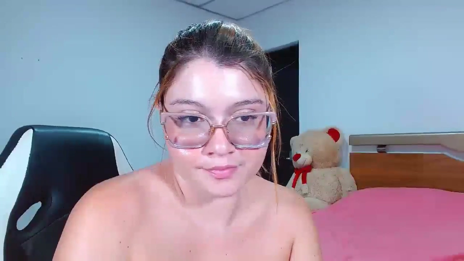 Gallery image thumbnail from maddy18_'s myfreecams stream on, 02/25/2025, 10:27 image 15 of 20