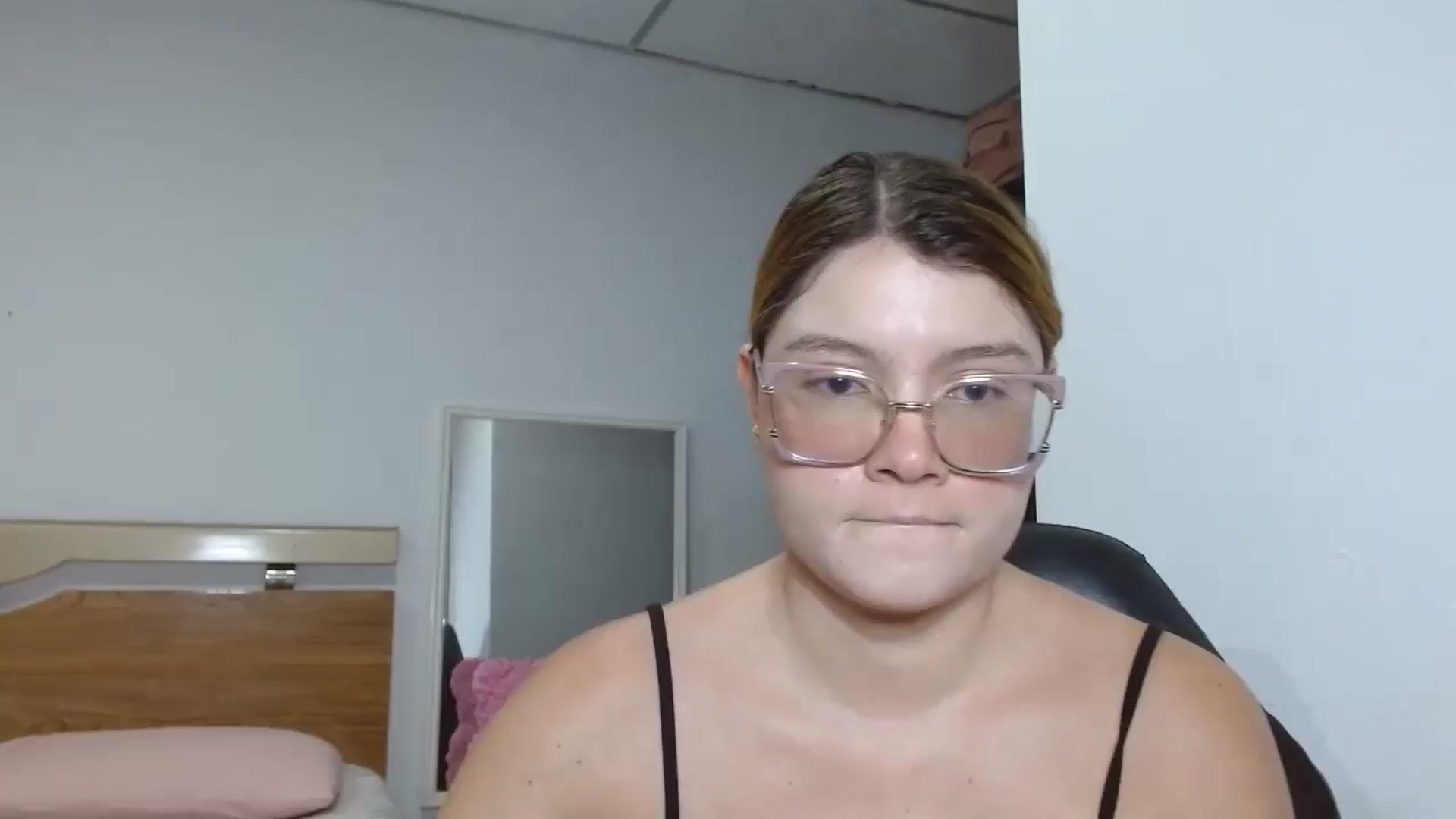 Gallery image thumbnail from maddy18_'s myfreecams stream on, 03/15/2025, 11:22 image 5 of 20