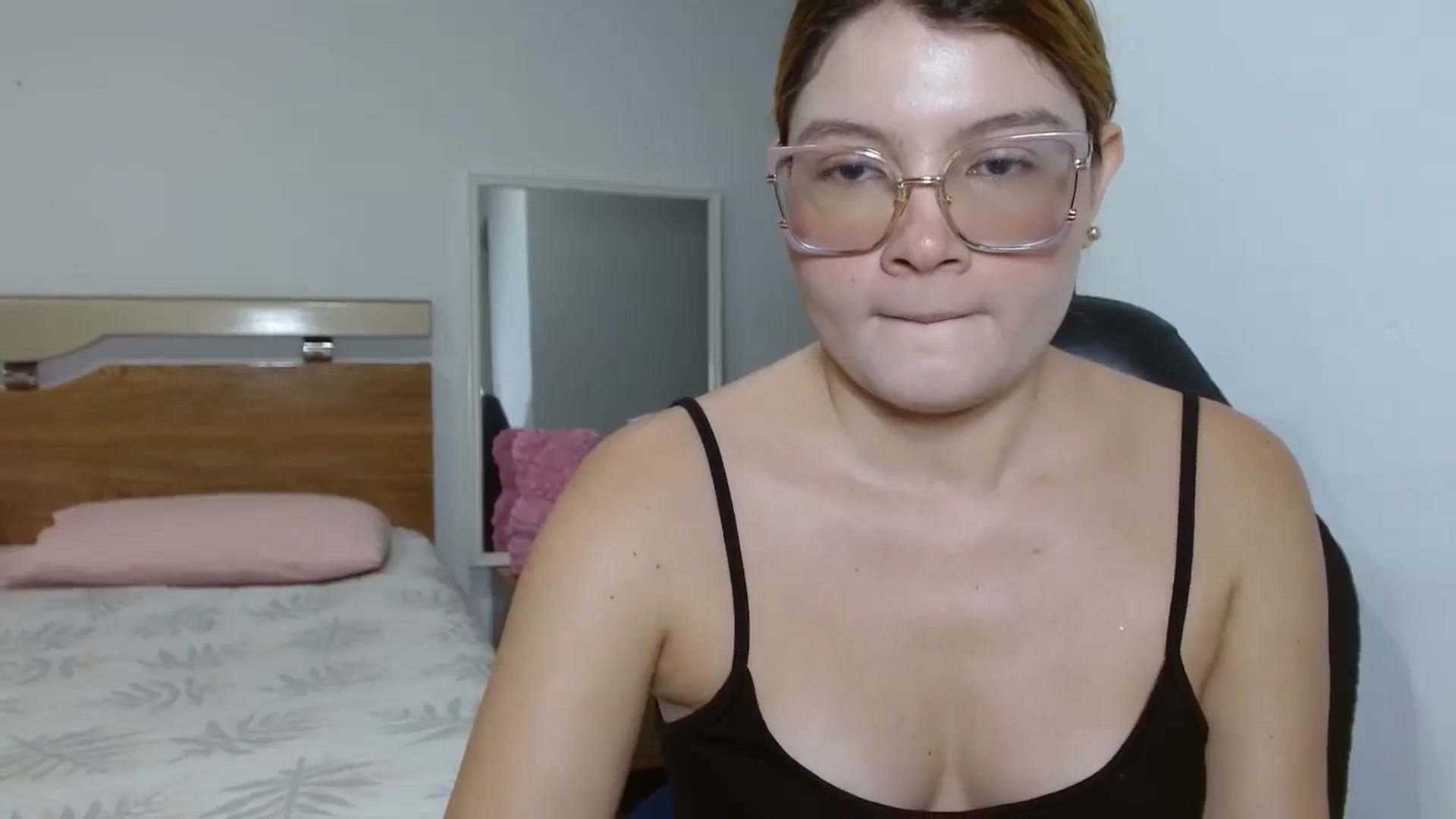 Gallery image thumbnail from maddy18_'s myfreecams stream on, 03/15/2025, 11:22 image 8 of 20