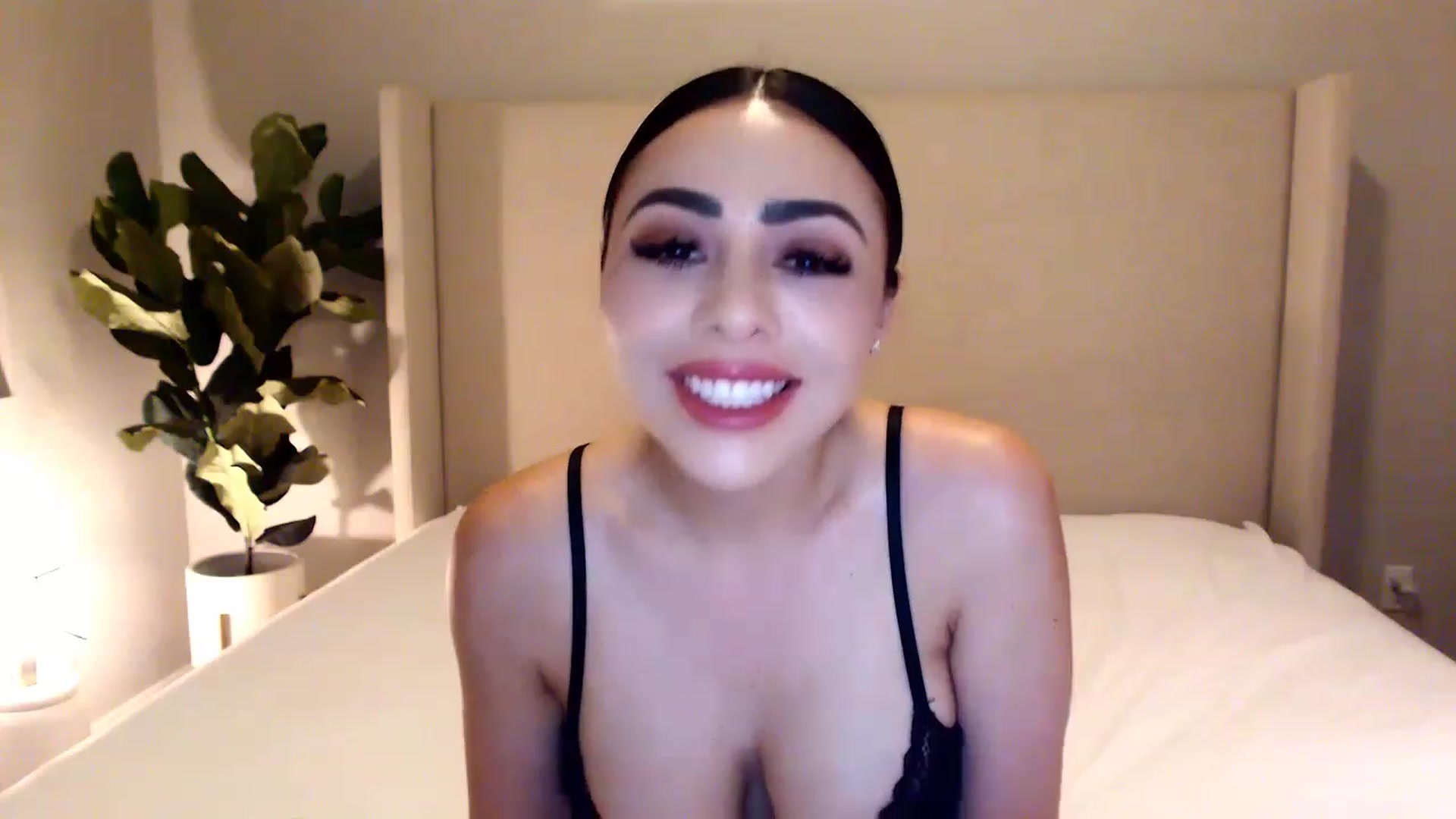 Gallery image thumbnail from makeyouroface's myfreecams stream on, 04/25/2023, 07:54 image 11 of 20