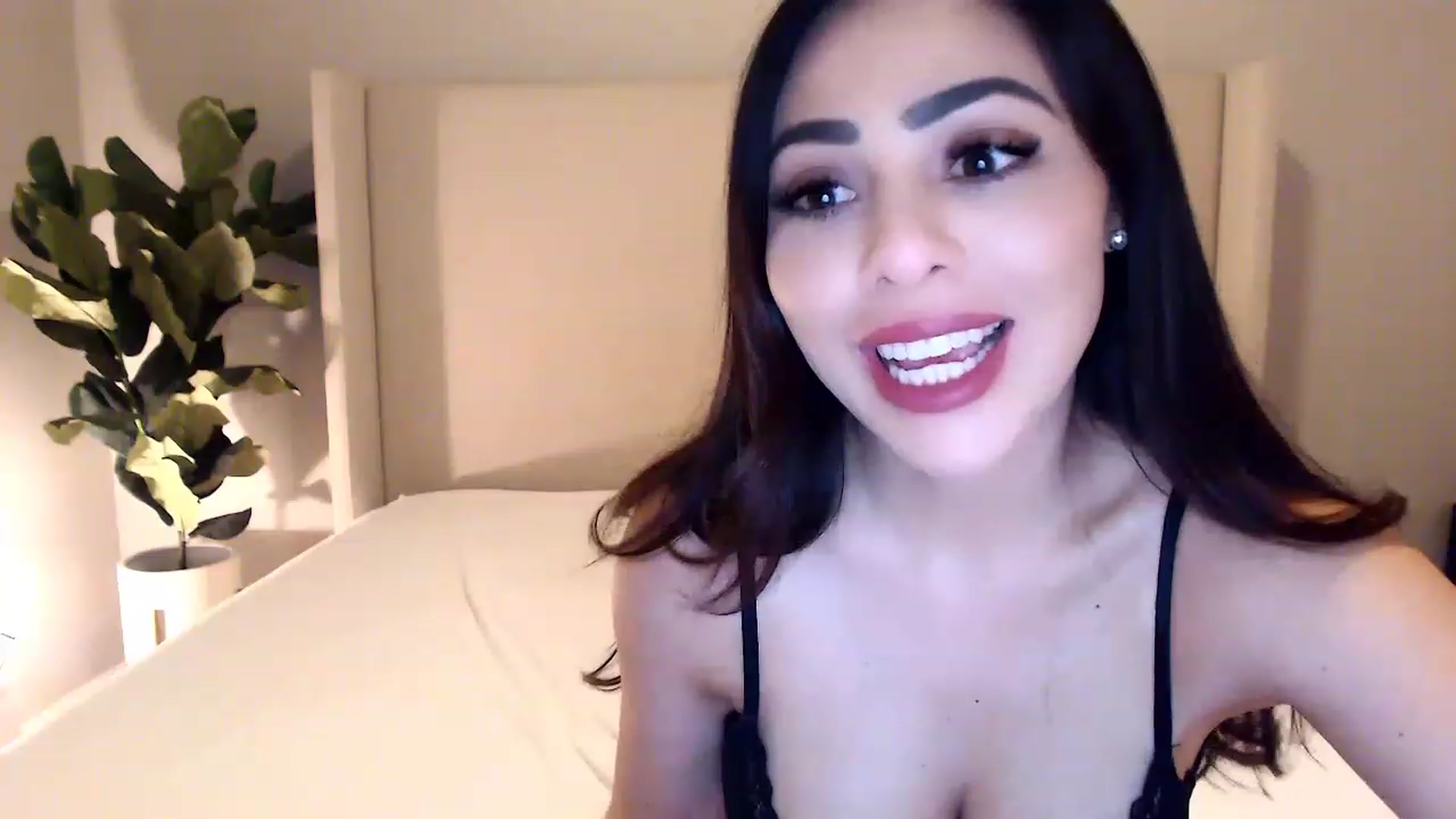 Gallery image thumbnail from makeyouroface's myfreecams stream on, 04/26/2023, 07:15 image 2 of 20