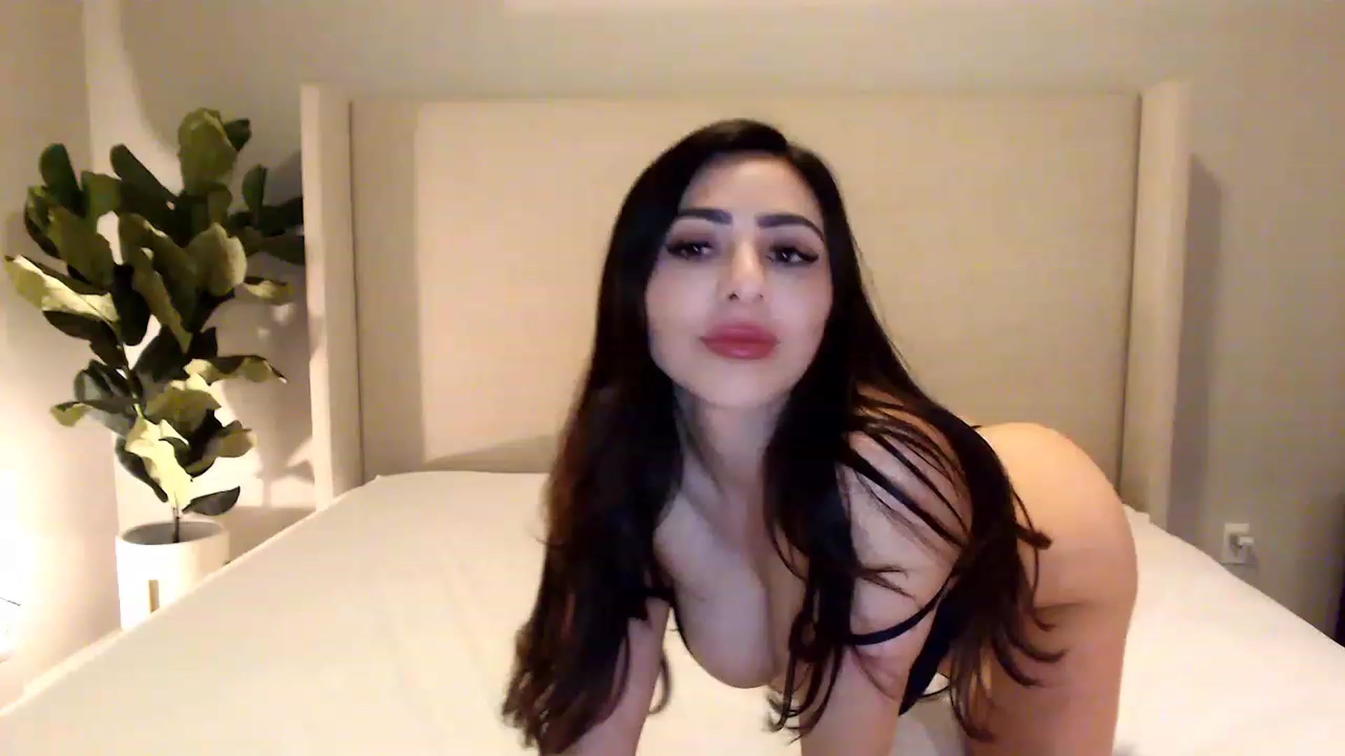 Gallery image thumbnail from makeyouroface's myfreecams stream on, 04/26/2023, 07:15 image 14 of 20