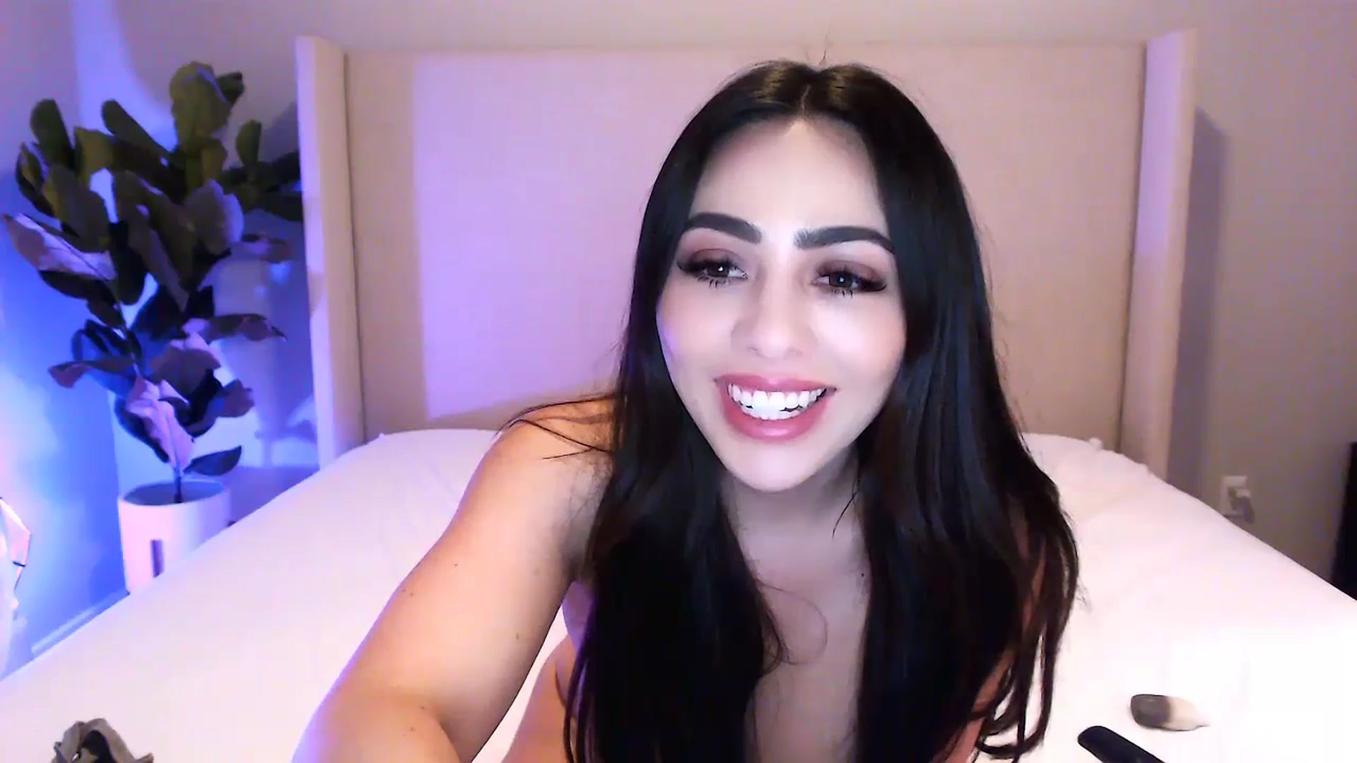 Gallery image thumbnail from makeyouroface's myfreecams stream on, 04/27/2023, 07:57 image 14 of 20