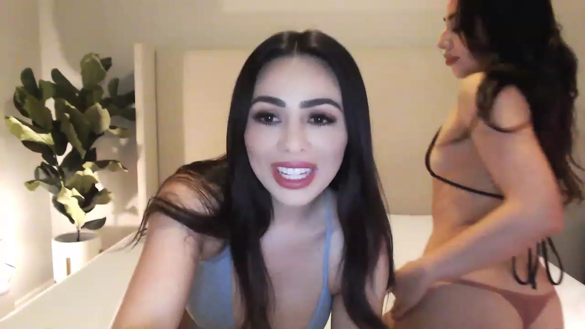 Gallery image thumbnail from makeyouroface's myfreecams stream on, 04/30/2023, 04:12 image 12 of 20
