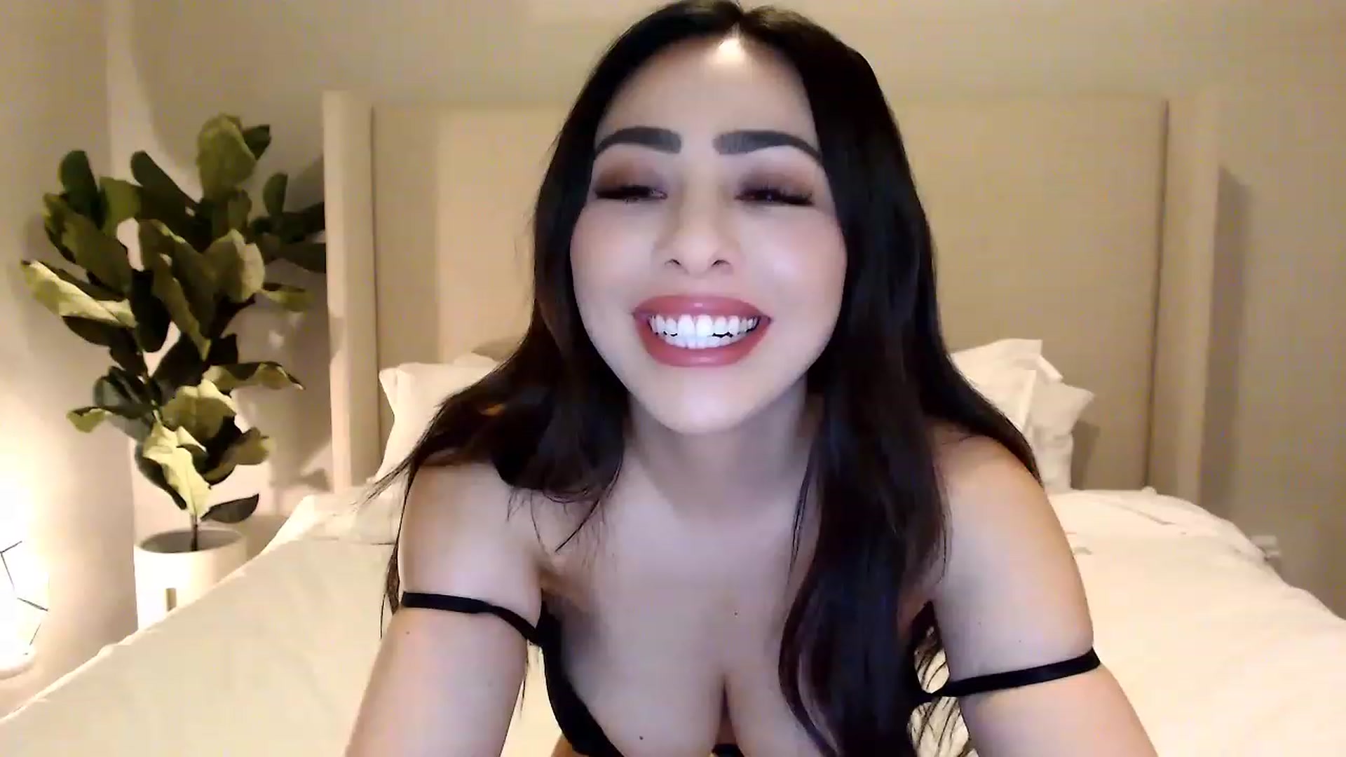 Gallery image thumbnail from makeyouroface's myfreecams stream on, 05/10/2023, 05:31 image 13 of 20