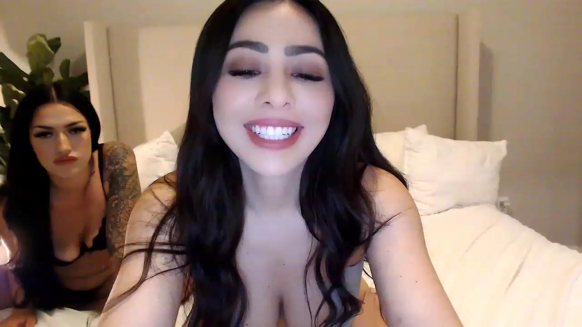 Gallery image thumbnail from makeyouroface's myfreecams stream on, 05/11/2023, 07:37 image 12 of 20