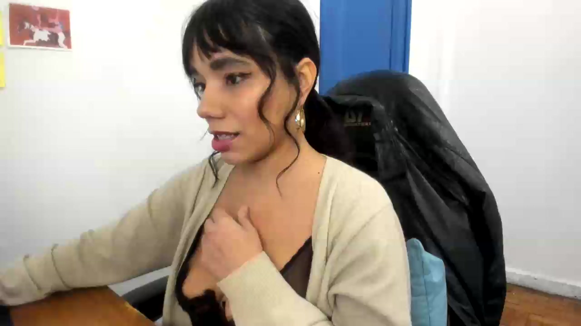 Gallery image thumbnail from manu_ela's myfreecams stream on, 07/17/2026, 24:22 image 2 of 20