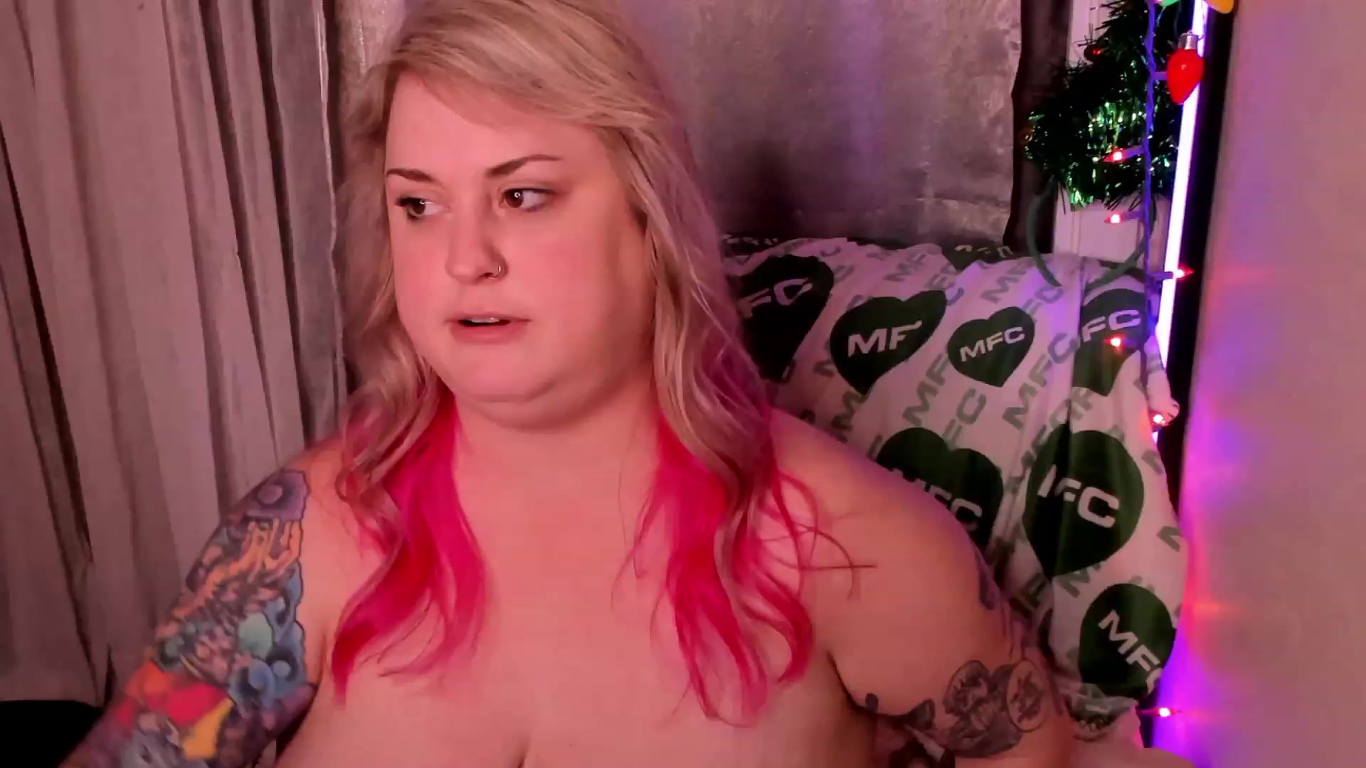 Gallery image thumbnail from mari_jae's myfreecams stream on, 12/18/2022, 11:40 image 16 of 20