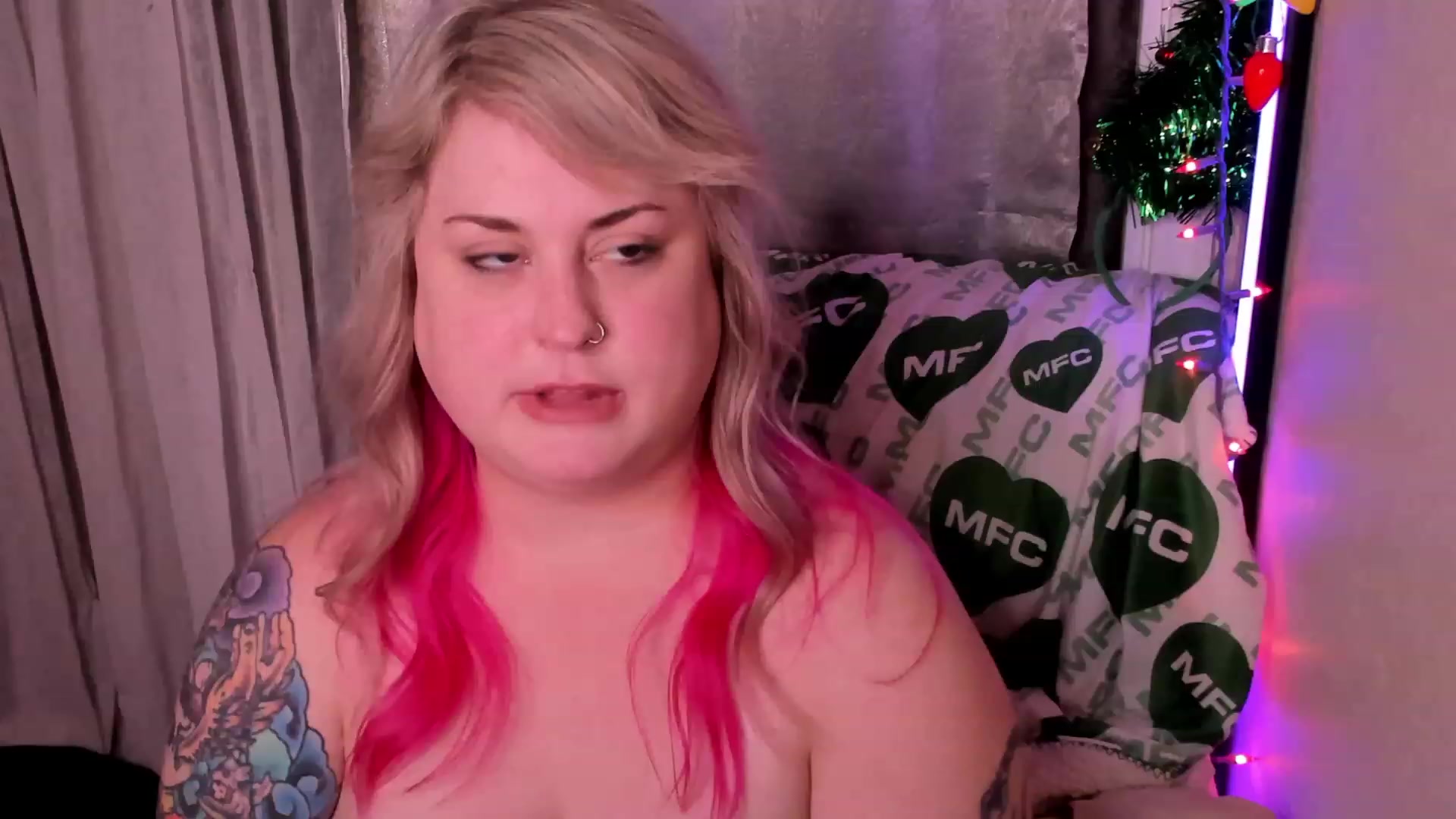 Gallery image thumbnail from mari_jae's myfreecams stream on, 12/18/2022, 11:40 image 19 of 20
