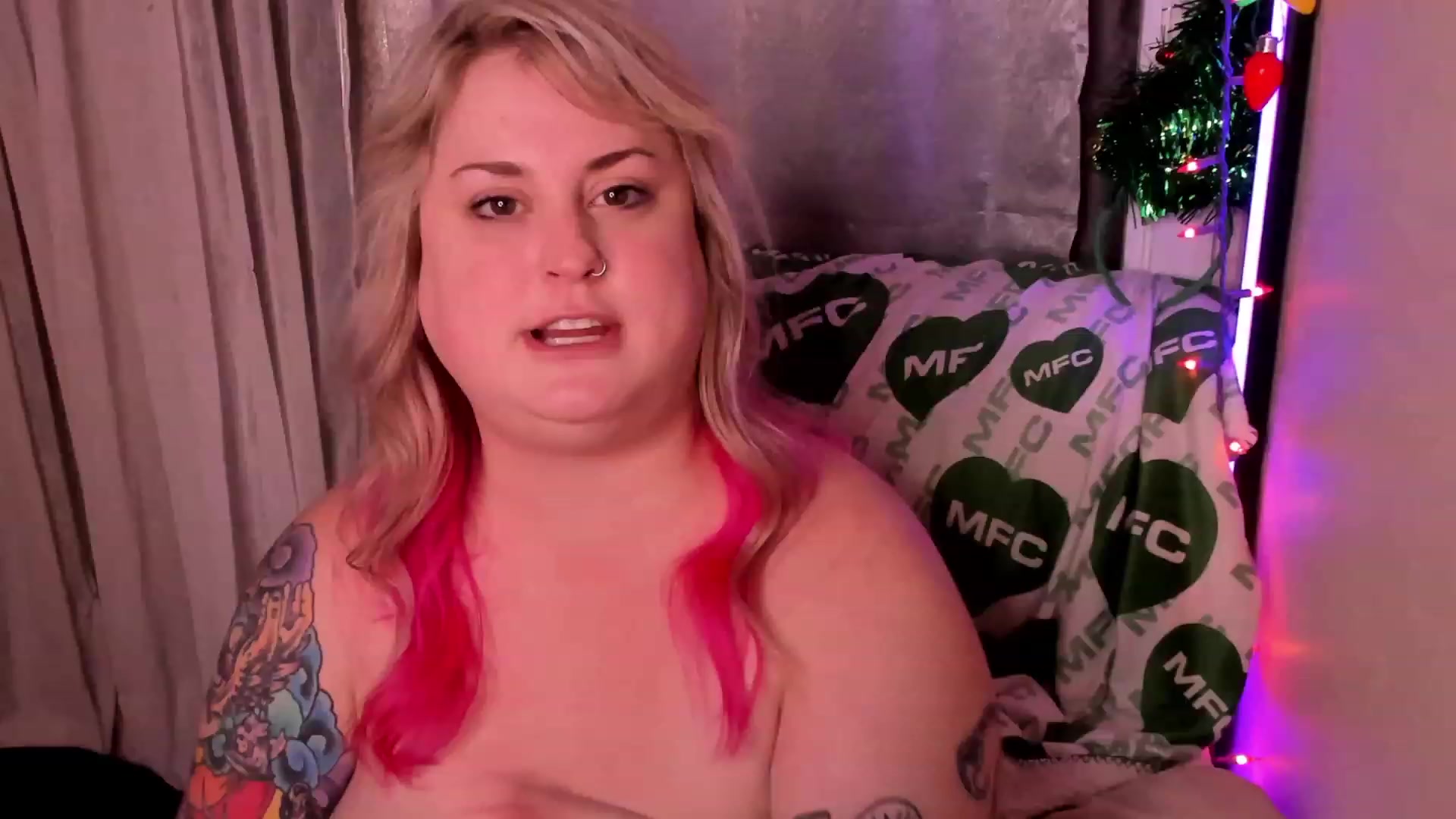 Gallery image thumbnail from mari_jae's myfreecams stream on, 12/18/2022, 11:40 image 12 of 20
