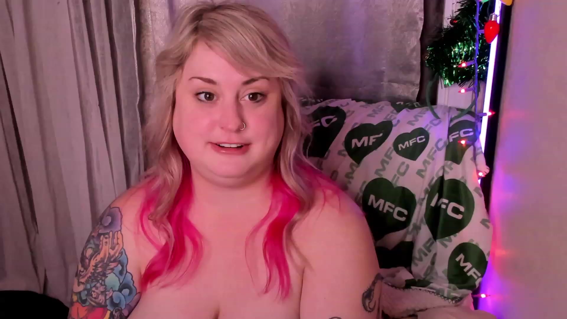 Gallery image thumbnail from mari_jae's myfreecams stream on, 12/18/2022, 11:40 image 20 of 20