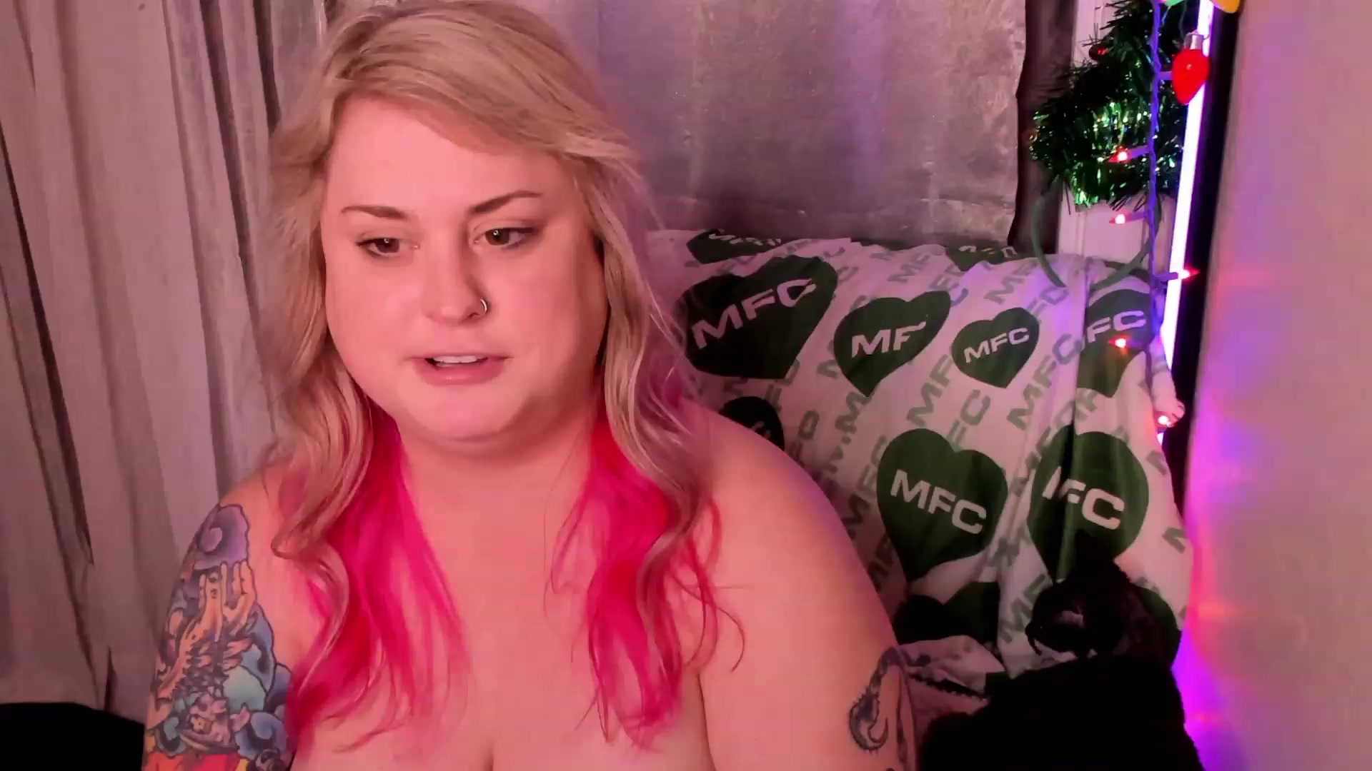 Gallery image thumbnail from mari_jae's myfreecams stream on, 12/18/2022, 11:40 image 15 of 20
