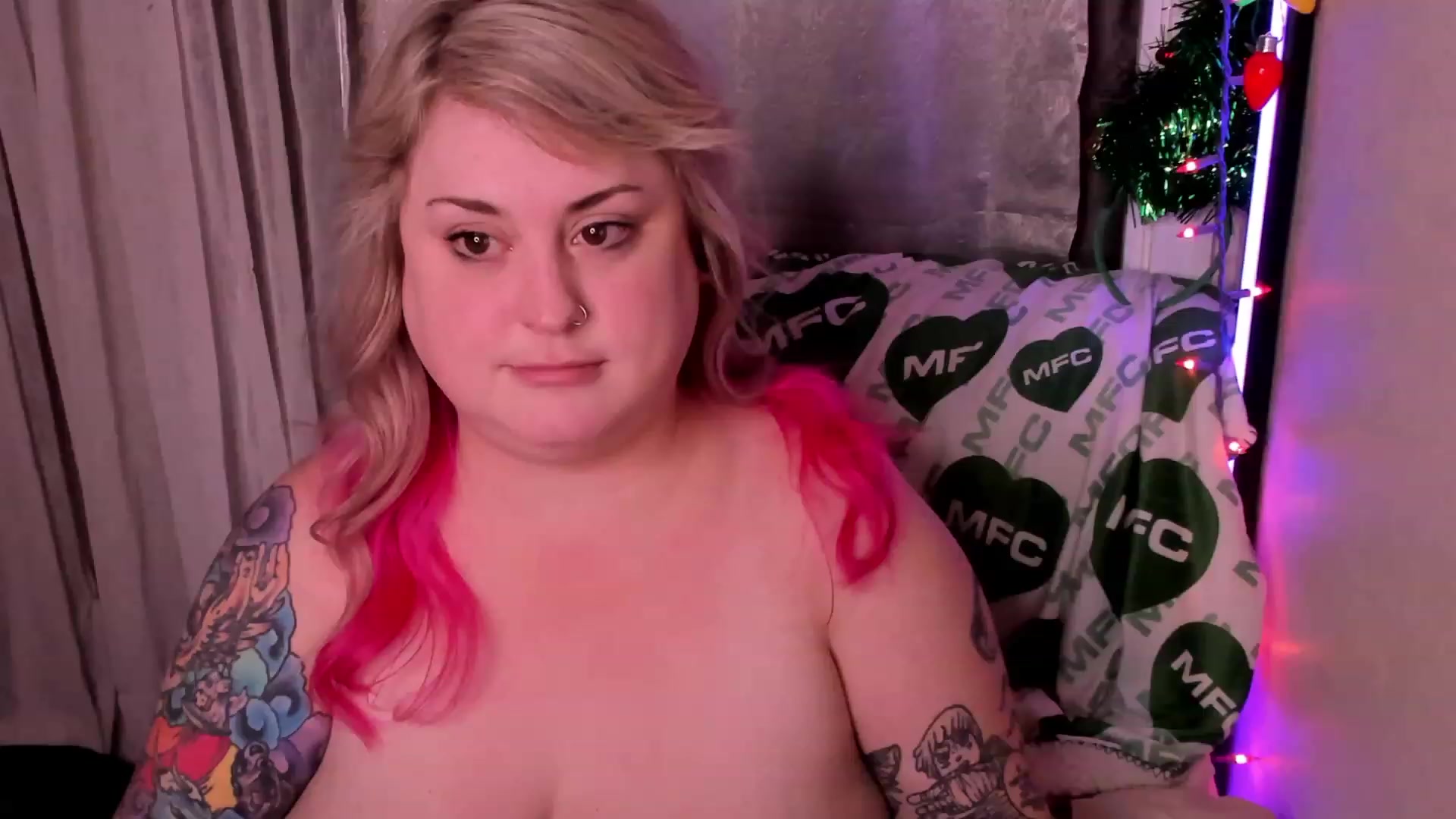 Gallery image thumbnail from mari_jae's myfreecams stream on, 12/18/2022, 11:40 image 18 of 20