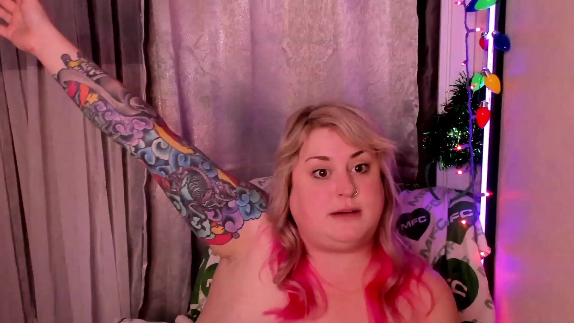 Gallery image thumbnail from mari_jae's myfreecams stream on, 12/18/2022, 11:40 image 3 of 20