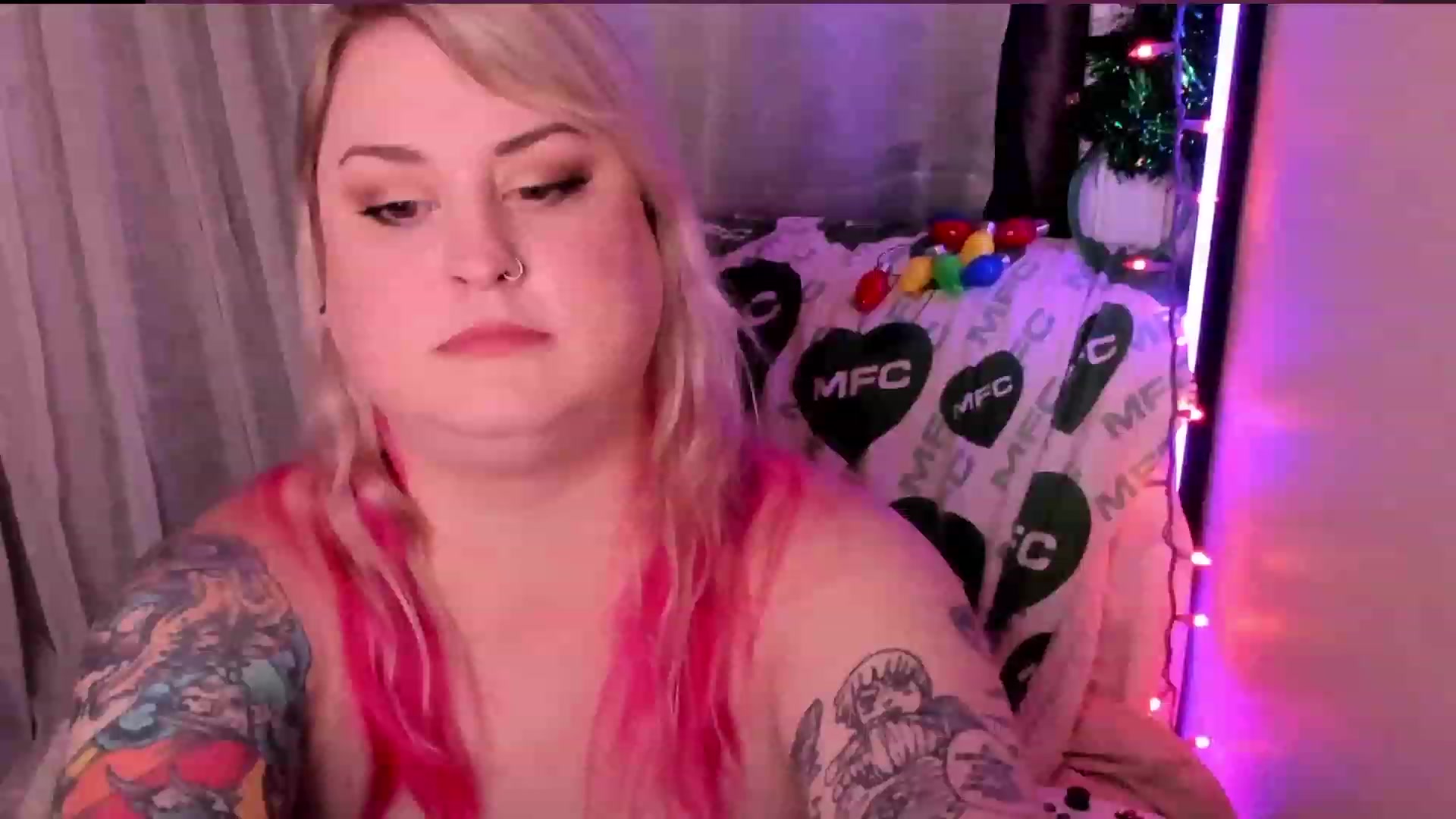 Gallery image thumbnail from mari_jae's myfreecams stream on, 12/26/2022, 11:17 image 8 of 20