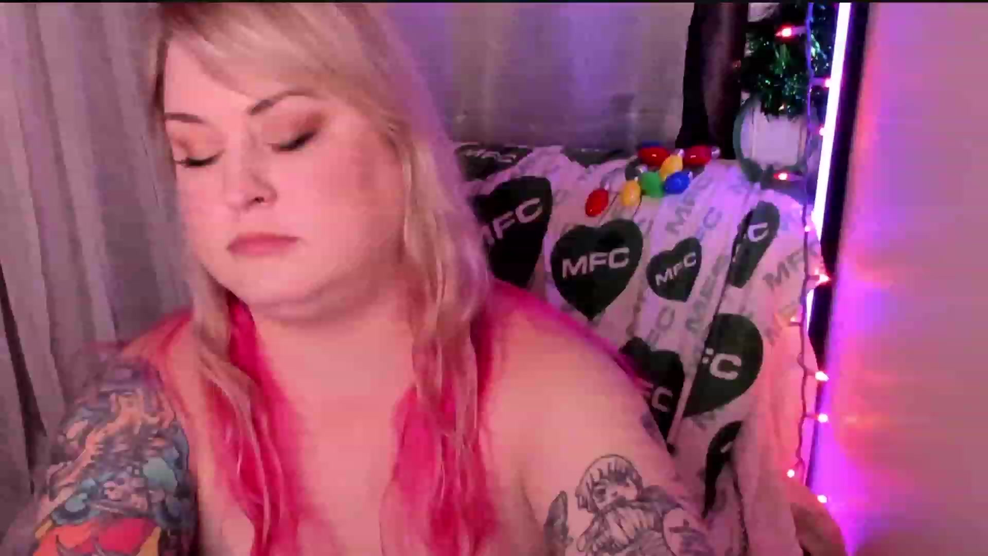 Gallery image thumbnail from mari_jae's myfreecams stream on, 12/26/2022, 11:17 image 12 of 20