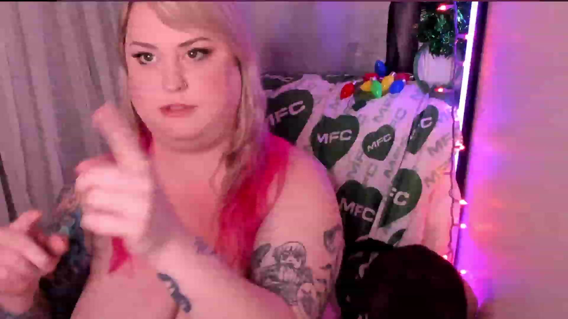 Gallery image thumbnail from mari_jae's myfreecams stream on, 12/26/2022, 11:17 image 5 of 20