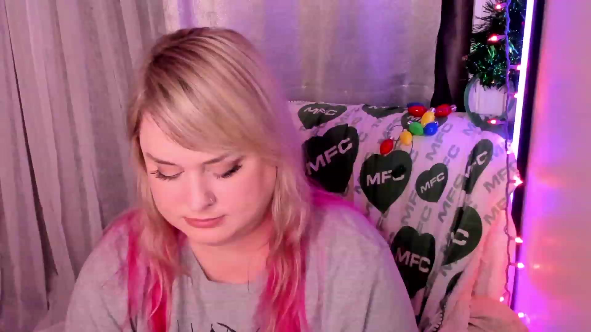 Gallery image thumbnail from mari_jae's myfreecams stream on, 12/26/2022, 11:17 image 20 of 20