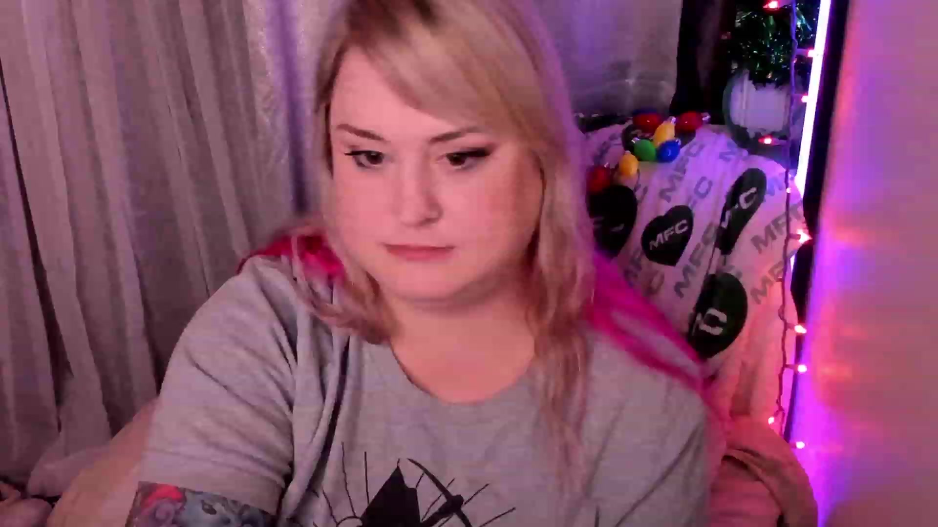 Gallery image thumbnail from mari_jae's myfreecams stream on, 12/26/2022, 11:50 image 3 of 20