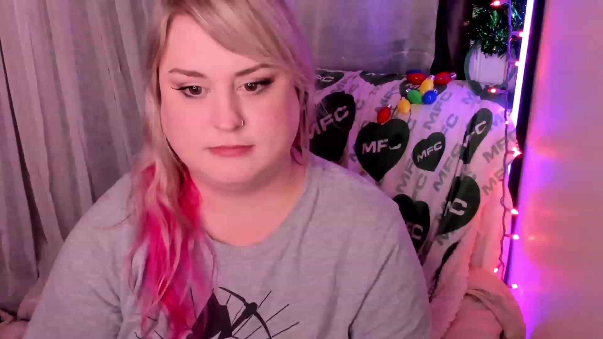 Gallery image thumbnail from mari_jae's myfreecams stream on, 12/26/2022, 11:50 image 10 of 20