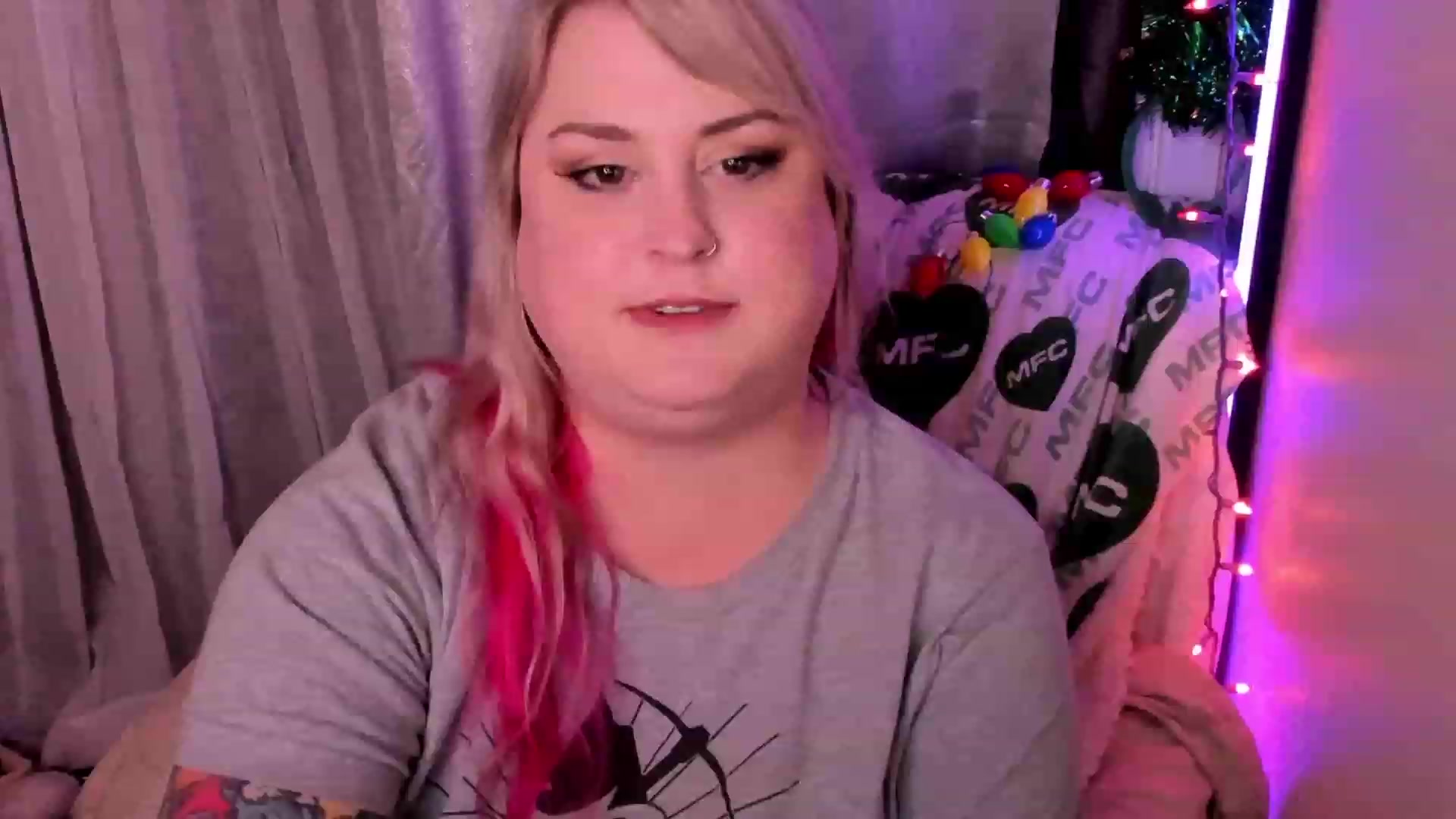 Gallery image thumbnail from mari_jae's myfreecams stream on, 12/26/2022, 11:50 image 12 of 20