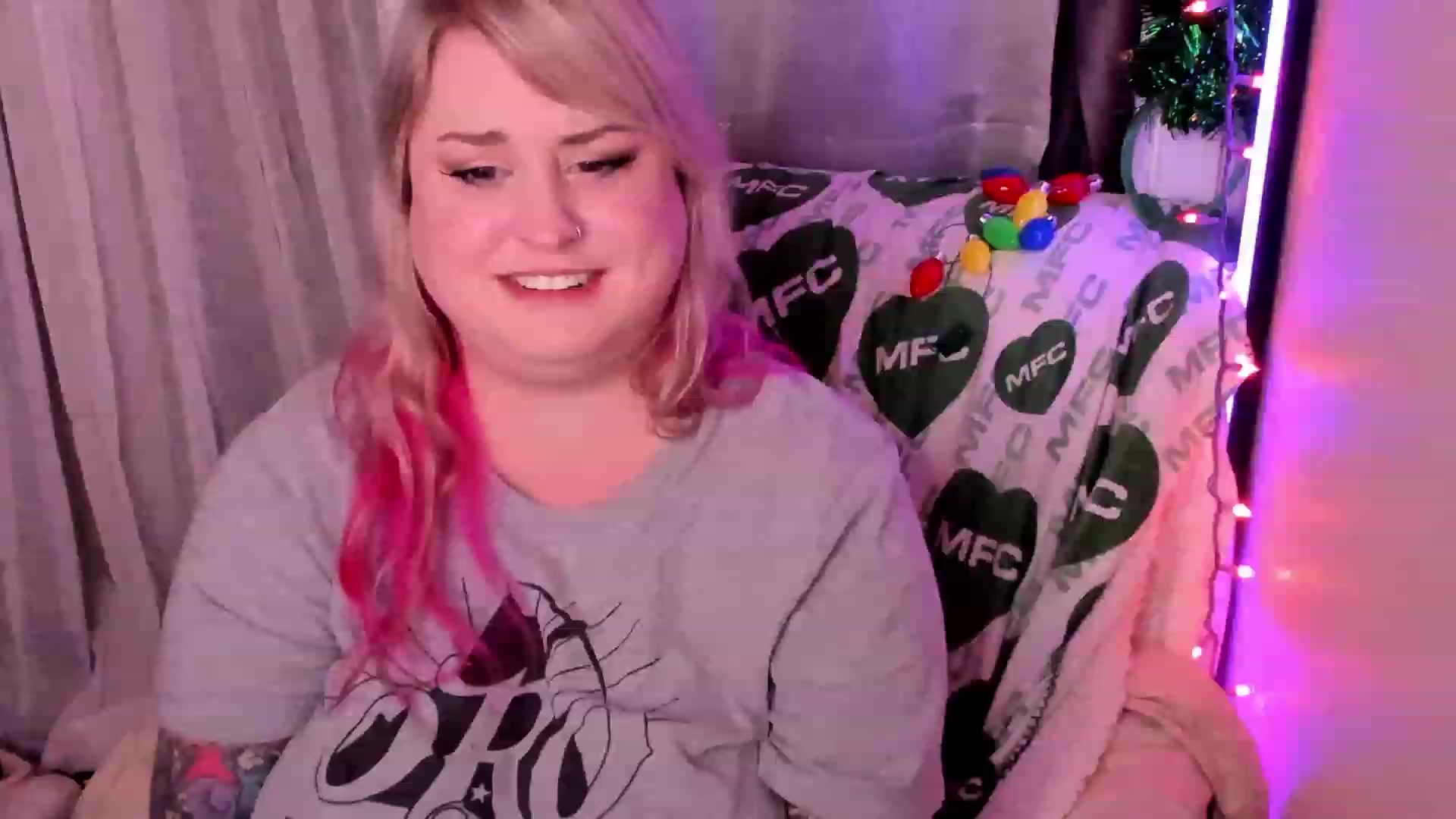 Gallery image thumbnail from mari_jae's myfreecams stream on, 12/26/2022, 11:50 image 20 of 20